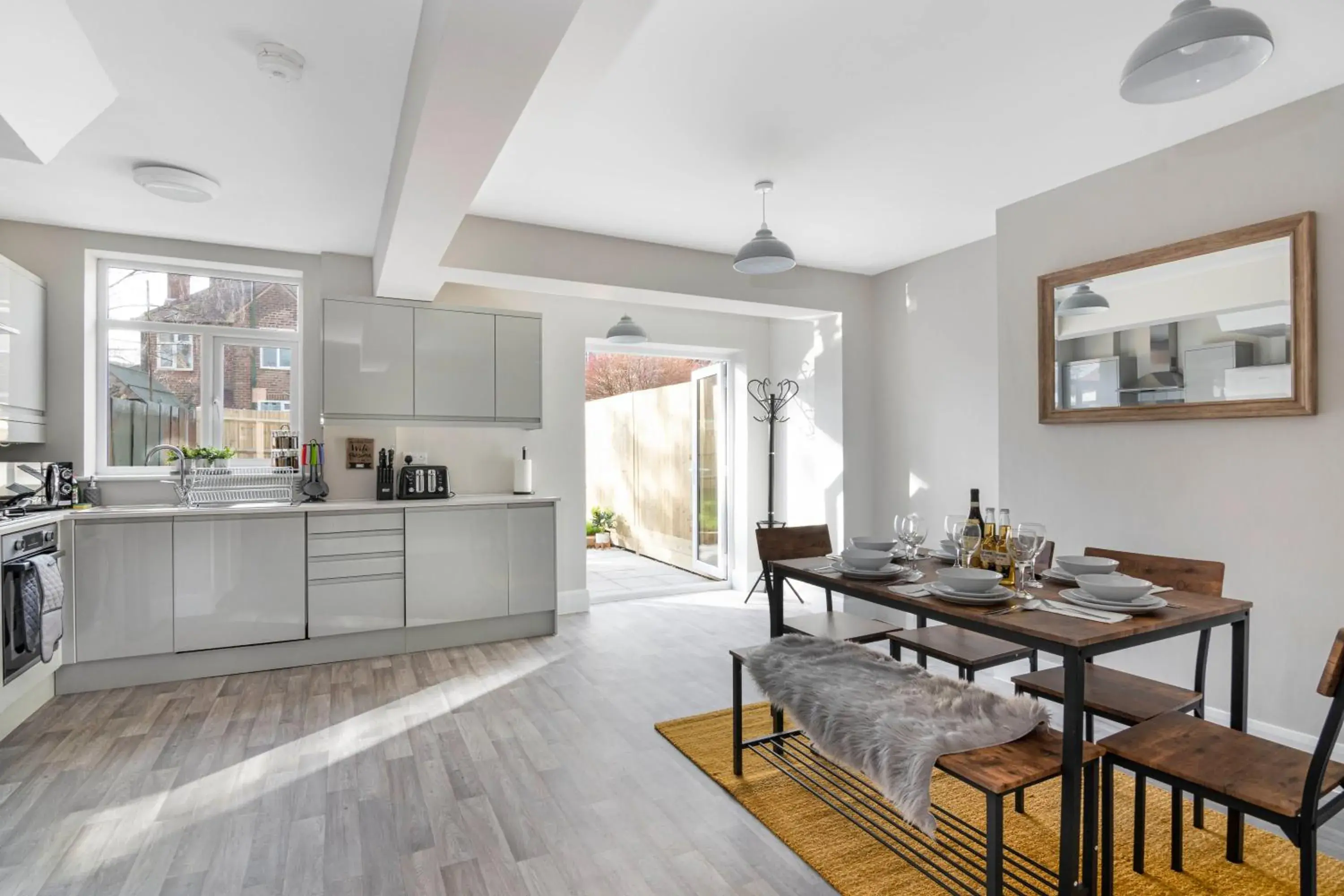 Spacious 3 Bed House, Netflix, Garden, Parking Spacious 3 Bed House, Netflix, Garden, Parking