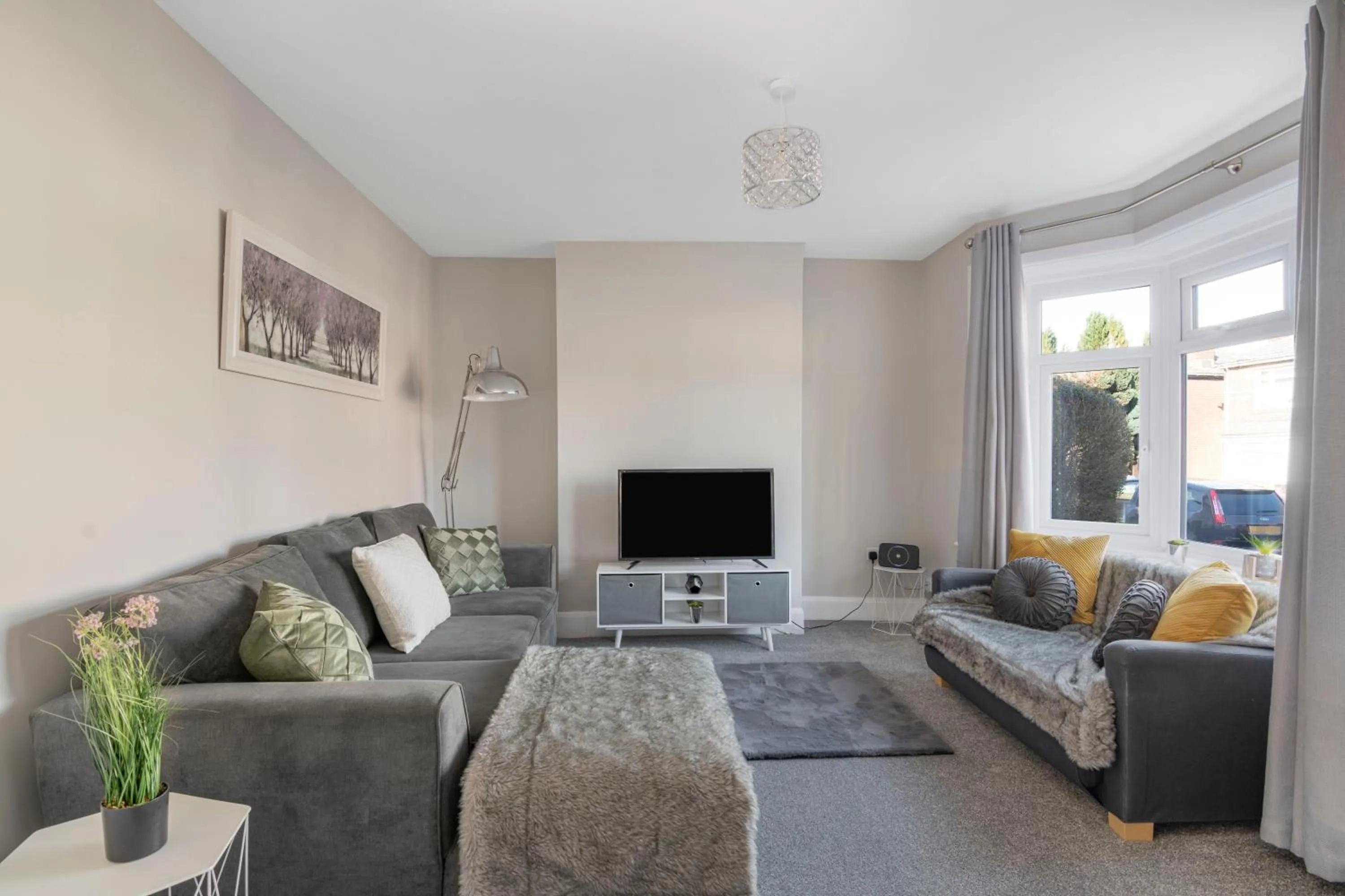 Spacious 3 Bed House, Netflix, Garden, Parking