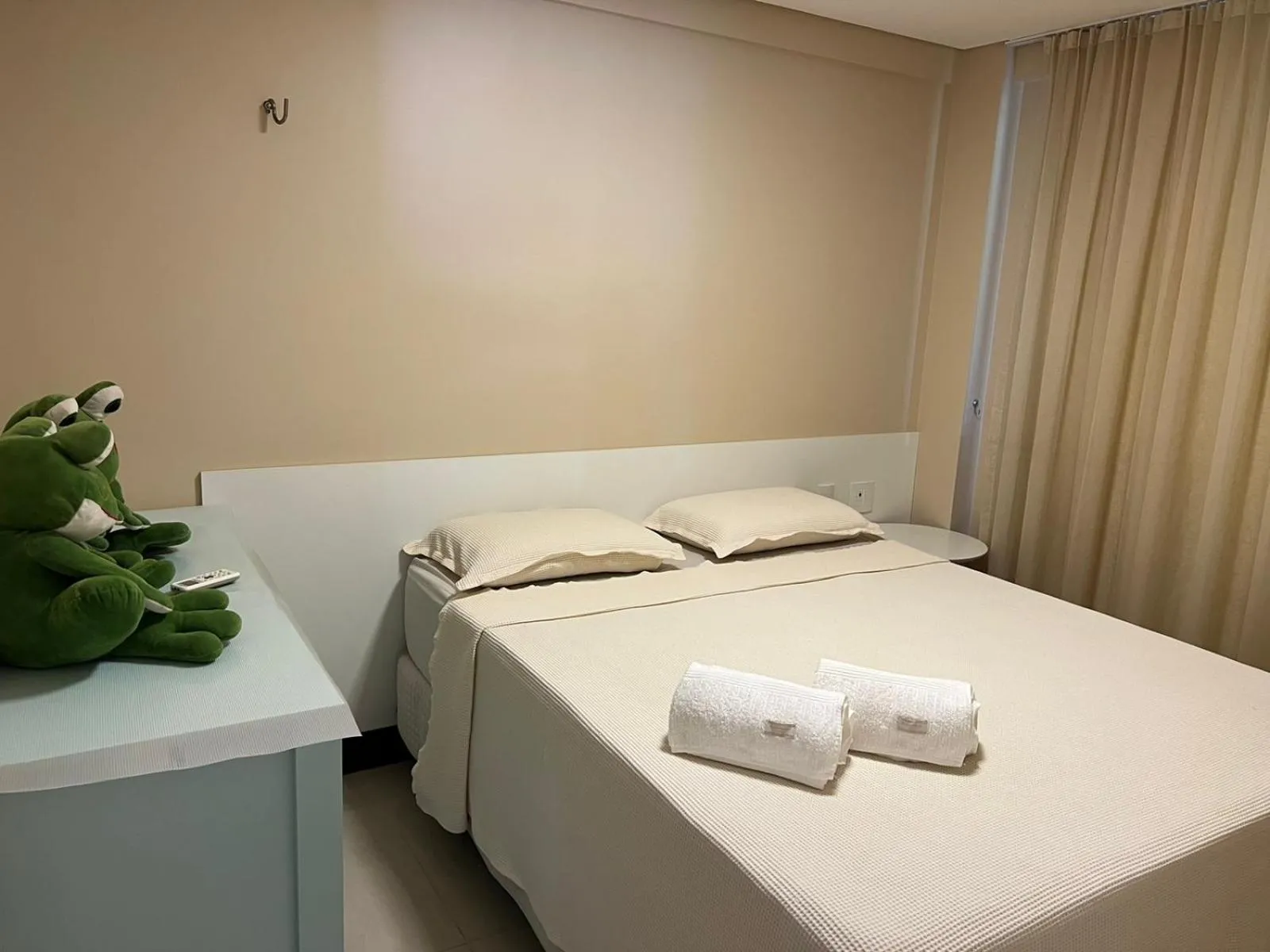 Bed in Manhattan Beach Riviera