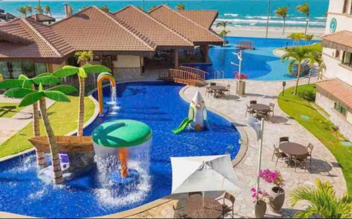 Swimming pool in Manhattan Beach Riviera