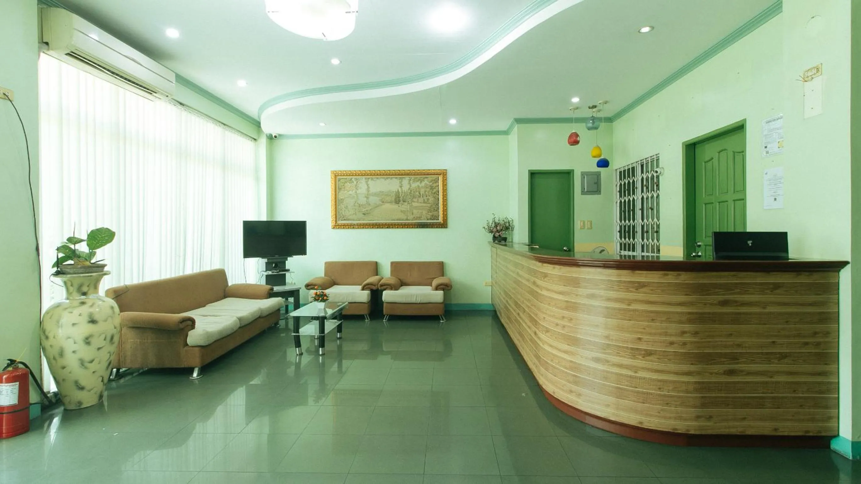 Seating area in RedDoorz @ Orsu Hotel Angeles Pampanga