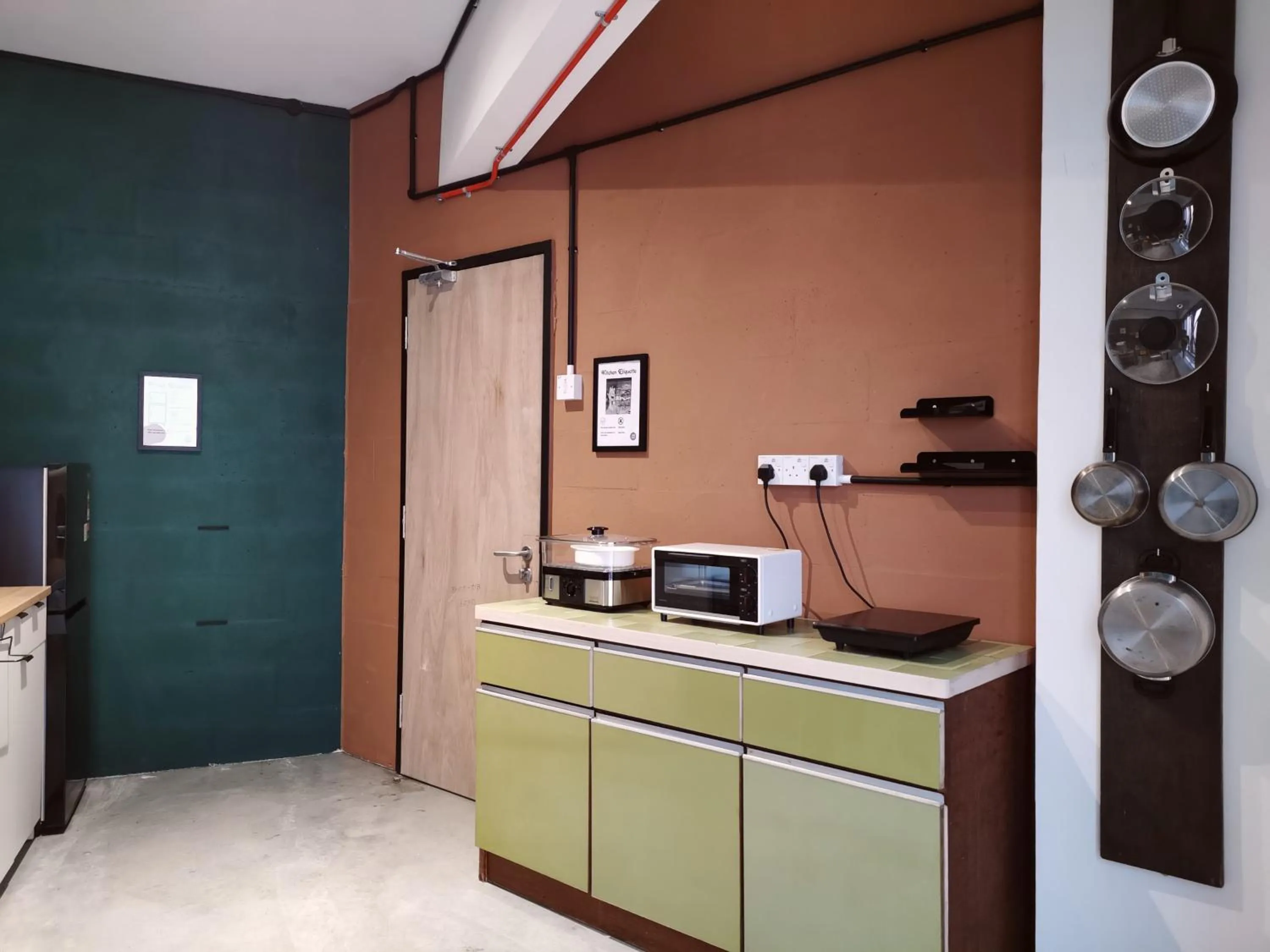 Kitchen or kitchenette in Walk-Up To SIAR - Children Not Allowed