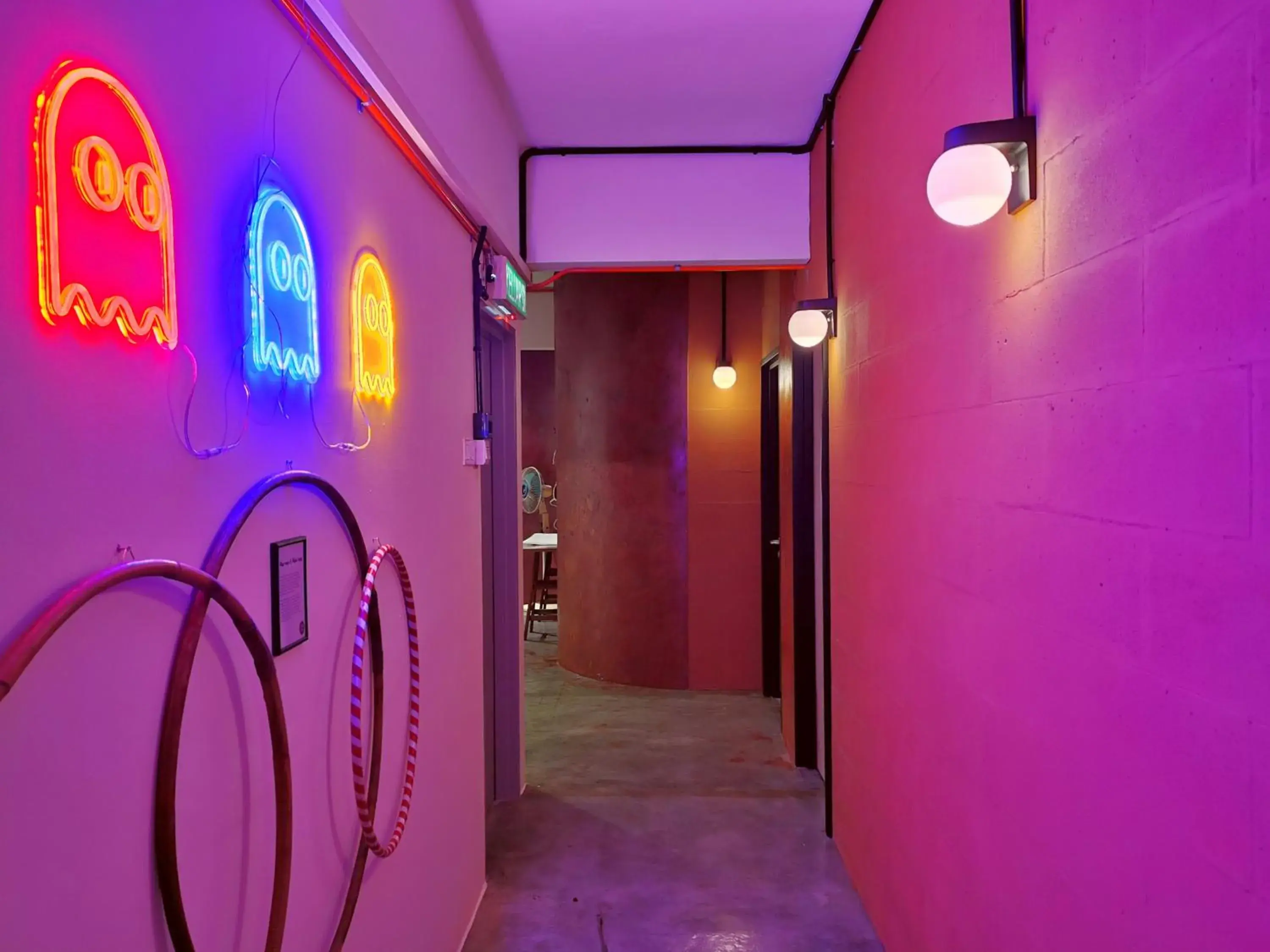 Property building in Walk-Up To SIAR - Children Not Allowed Property building in Walk-Up To SIAR - Children Not Allowed