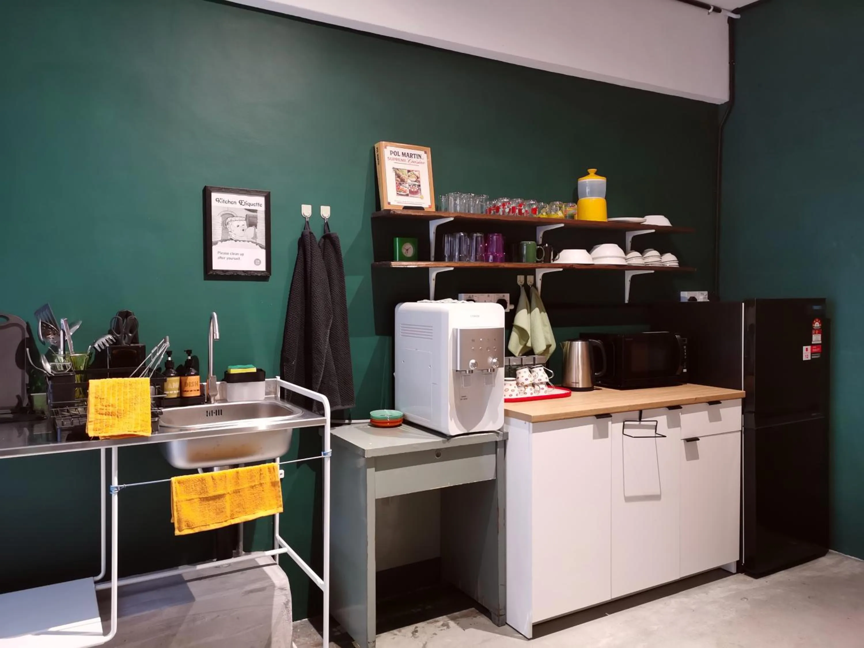 Kitchen or kitchenette in Walk-Up To SIAR - Children Not Allowed