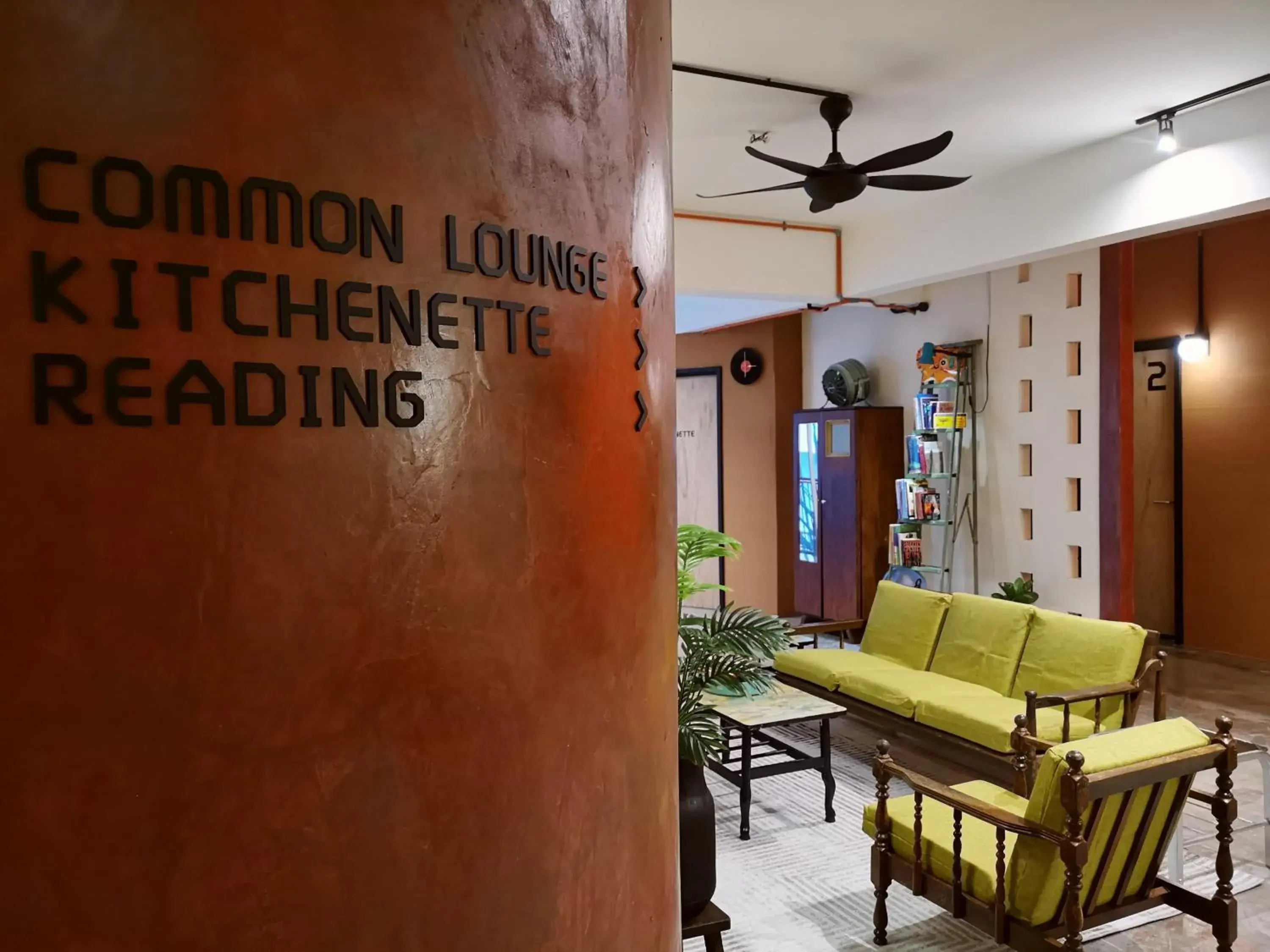 Property building in Walk-Up To SIAR - Children Not Allowed Property building in Walk-Up To SIAR - Children Not Allowed