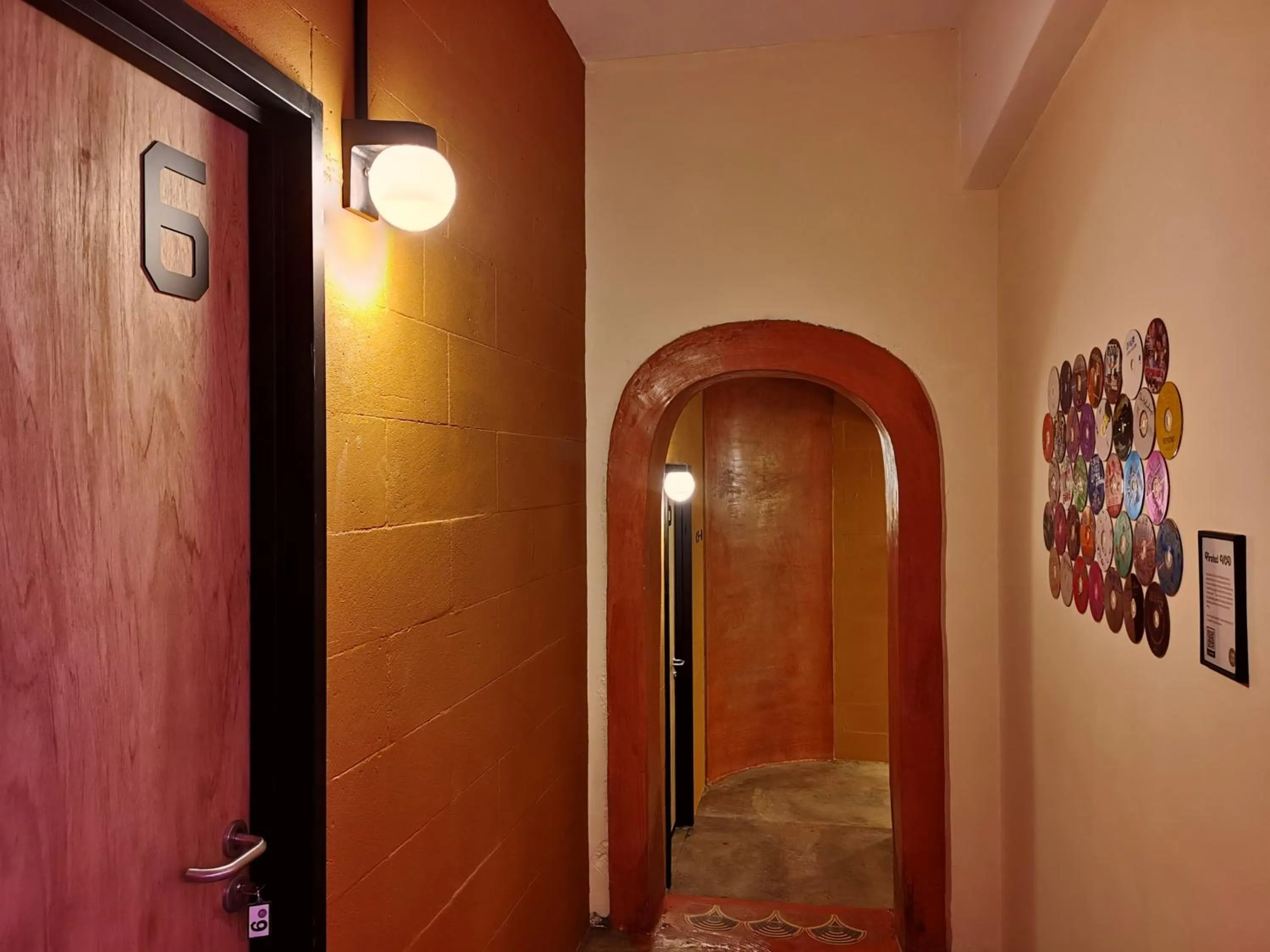 Property building in Walk-Up To SIAR - Children Not Allowed