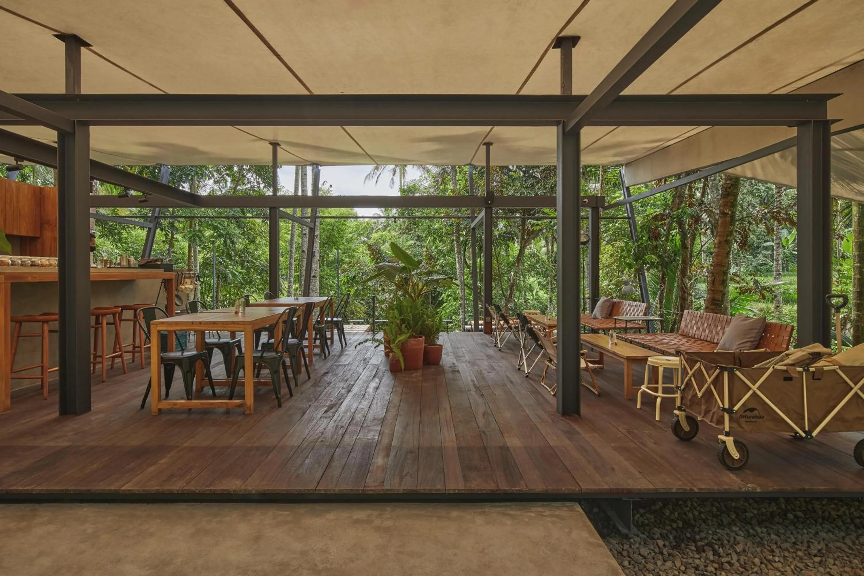 Restaurant/places to eat in Lintang Luku Tent Resort