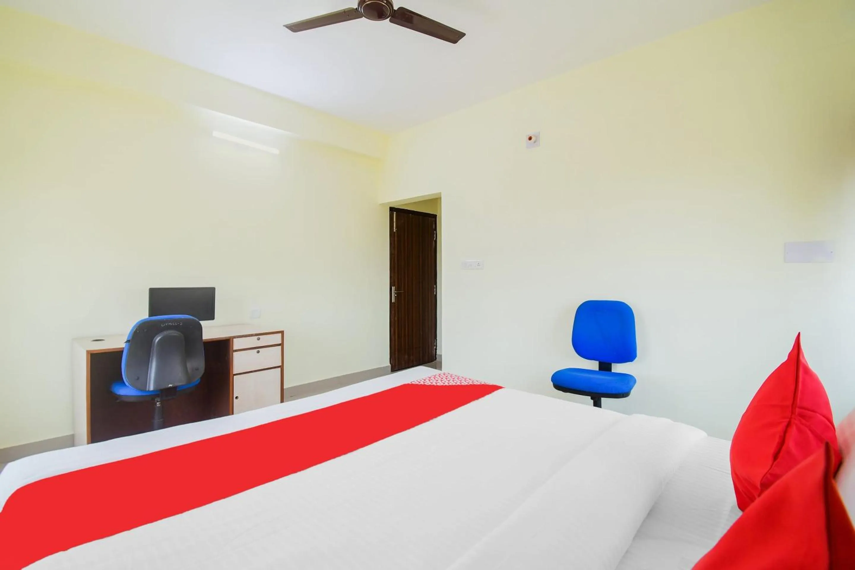 Bedroom, Bed in Hotel O U Tech Hotel And Restaurant