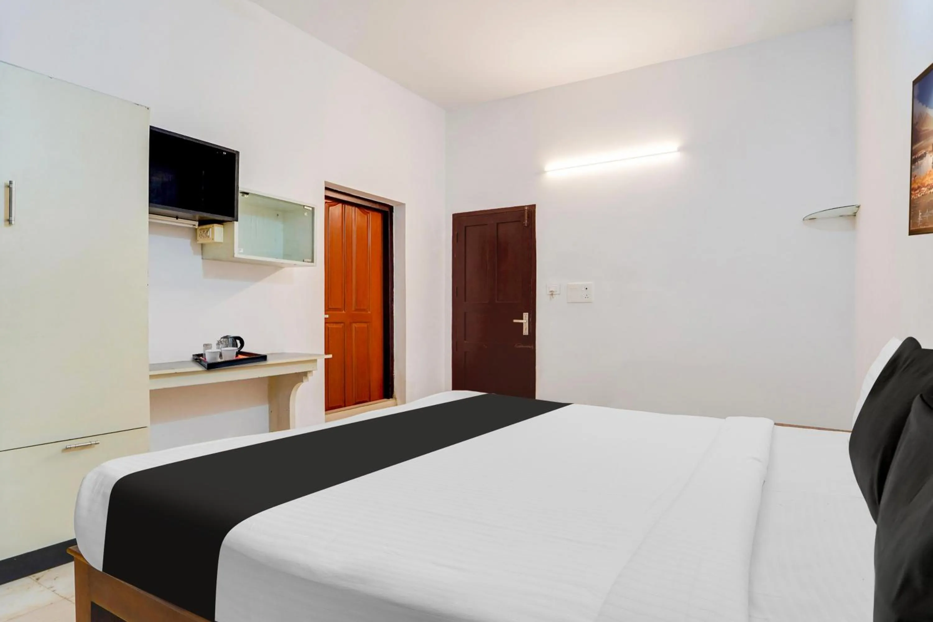 Bedroom, Bed in Super Hotel O Vazhakkala