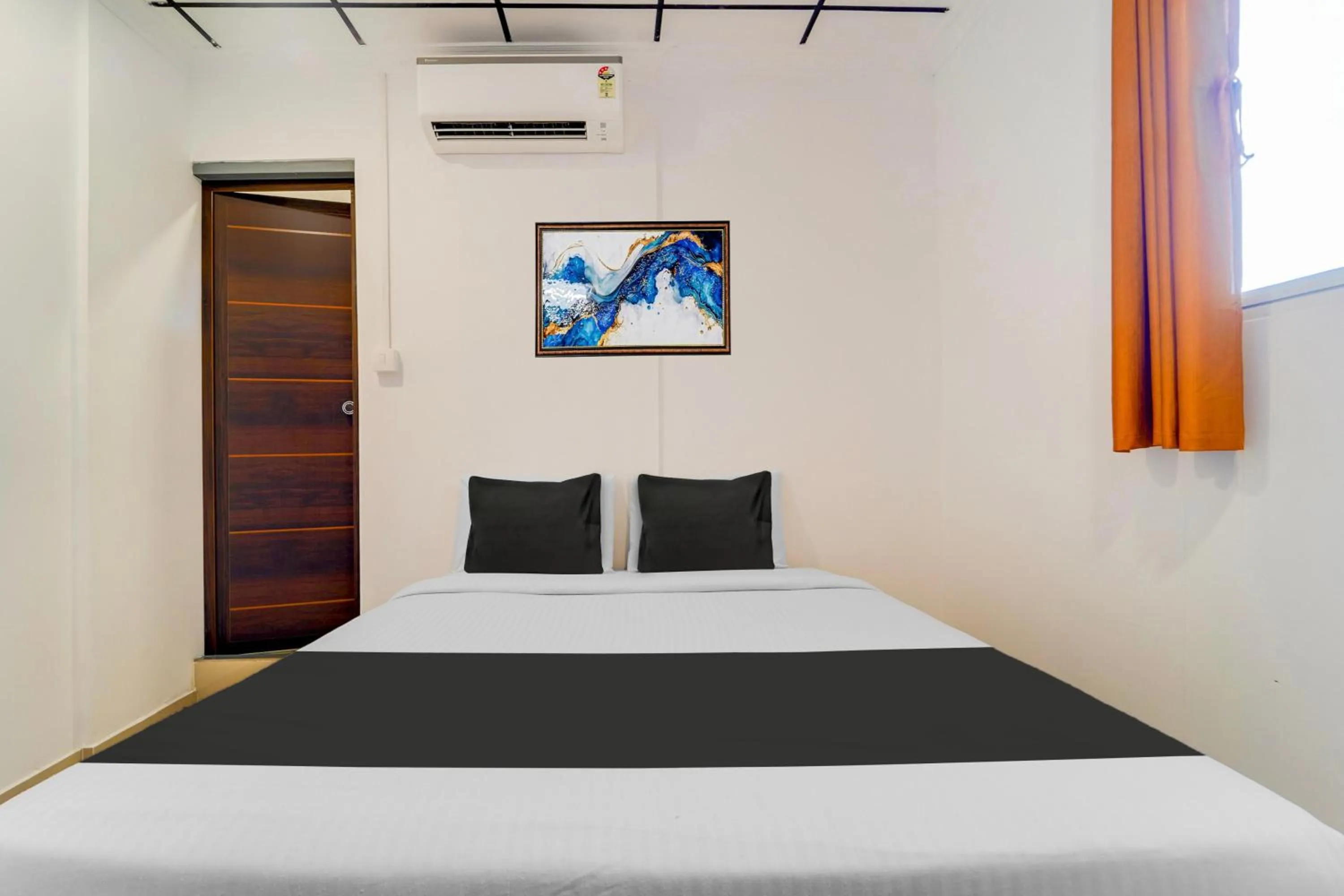 Bedroom, Bed in Super Hotel O Vazhakkala