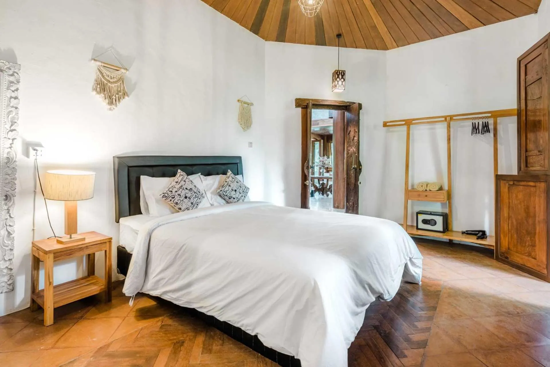 Bed in Villa Canggu Hearts