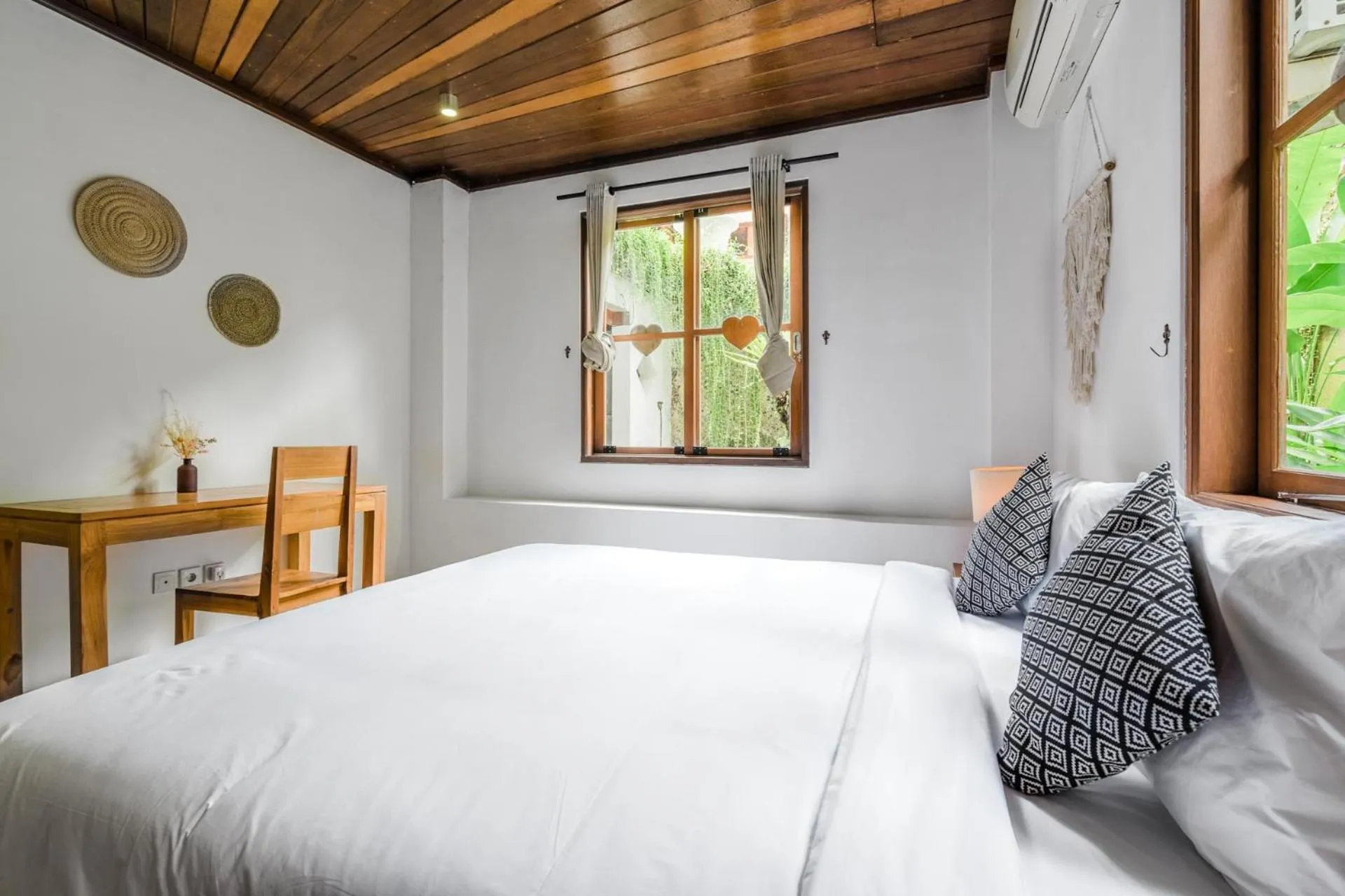 Bed in Villa Canggu Hearts