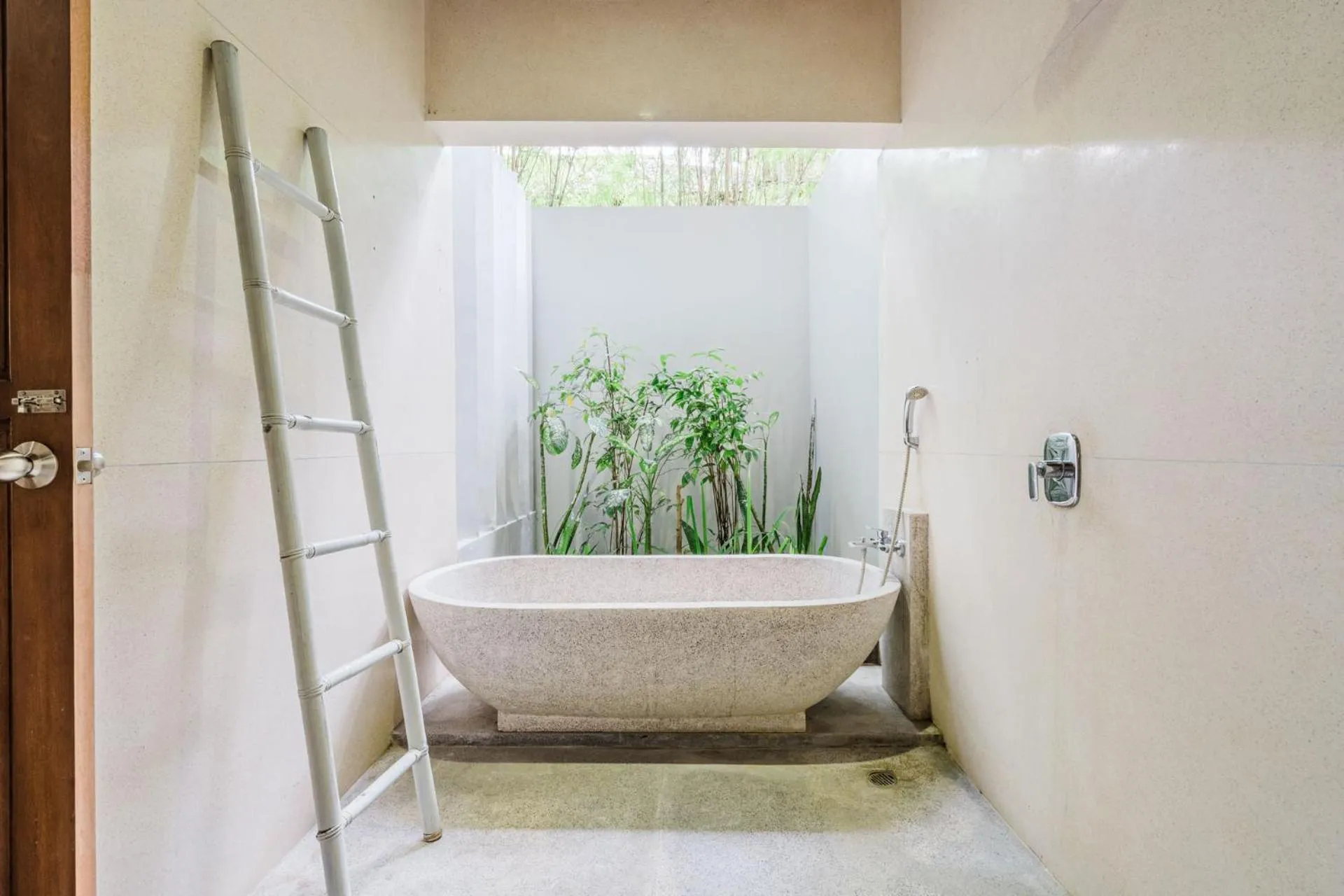 Bath in Villa Canggu Hearts