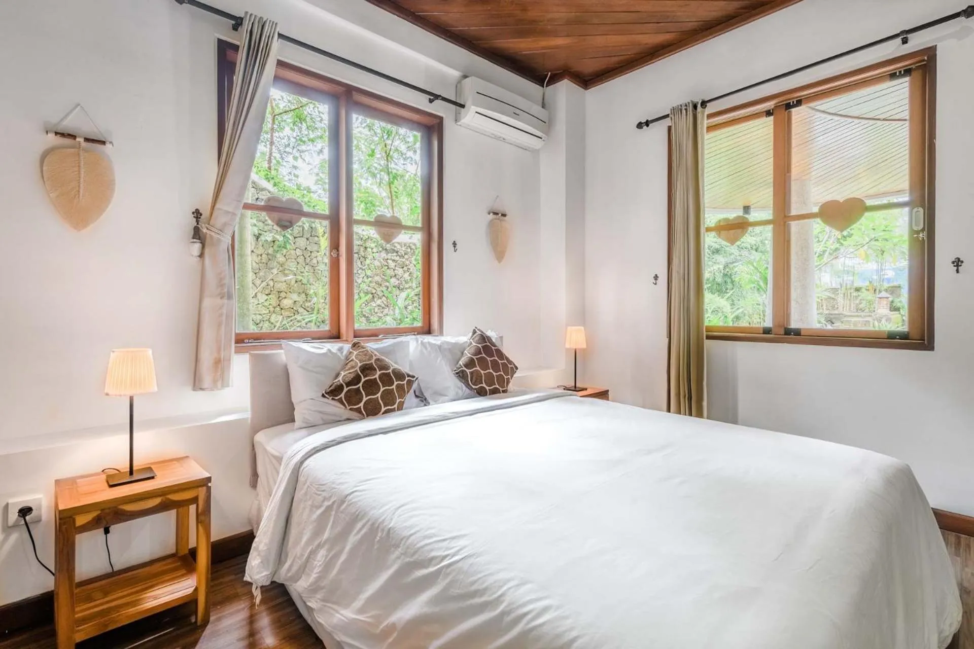 Bed in Villa Canggu Hearts