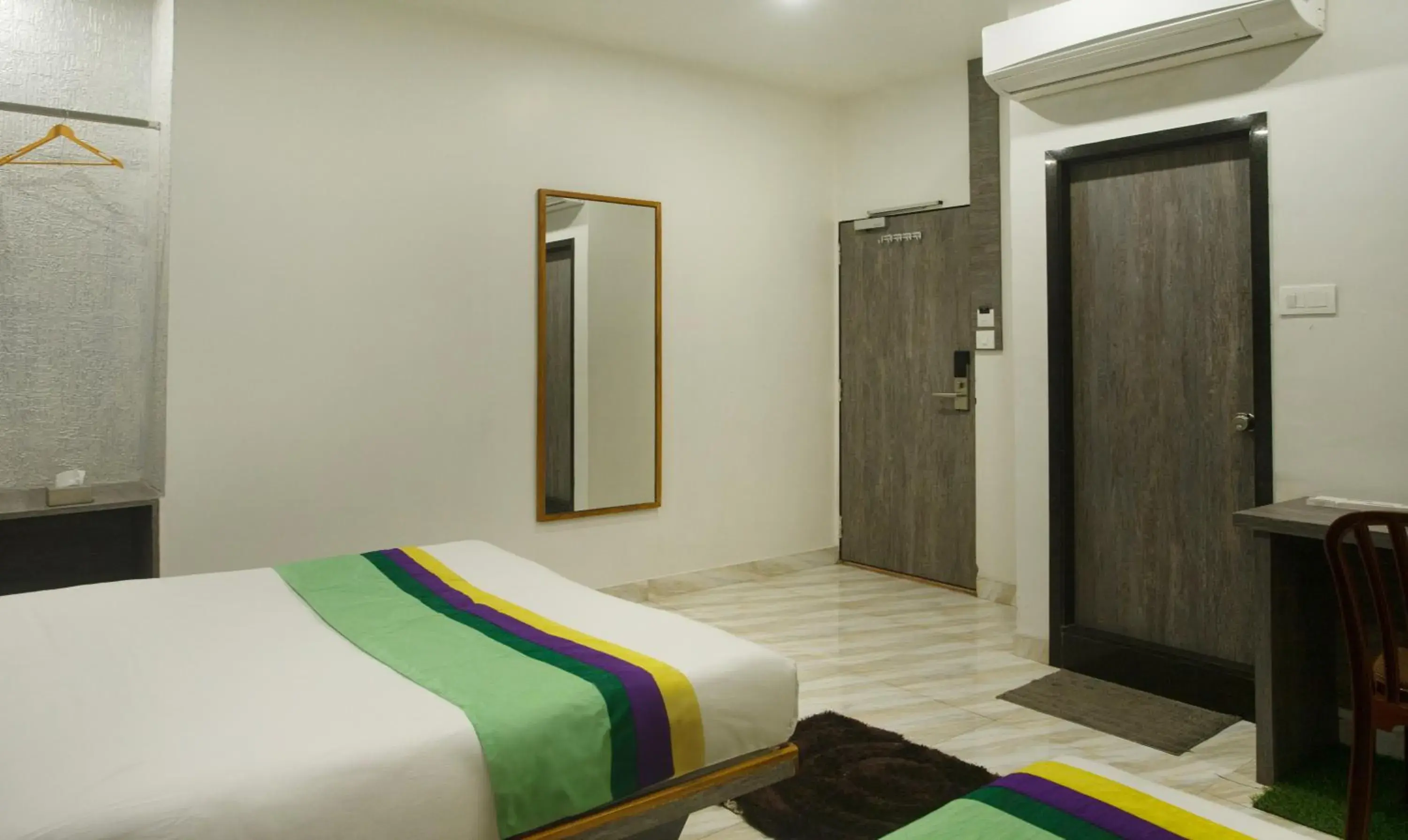 Deluxe Double Room - single occupancy in Treebo Urban, 1 Km From Railway Station Deluxe Double Room - single occupancy in Treebo Urban, 1 Km From Railway Station