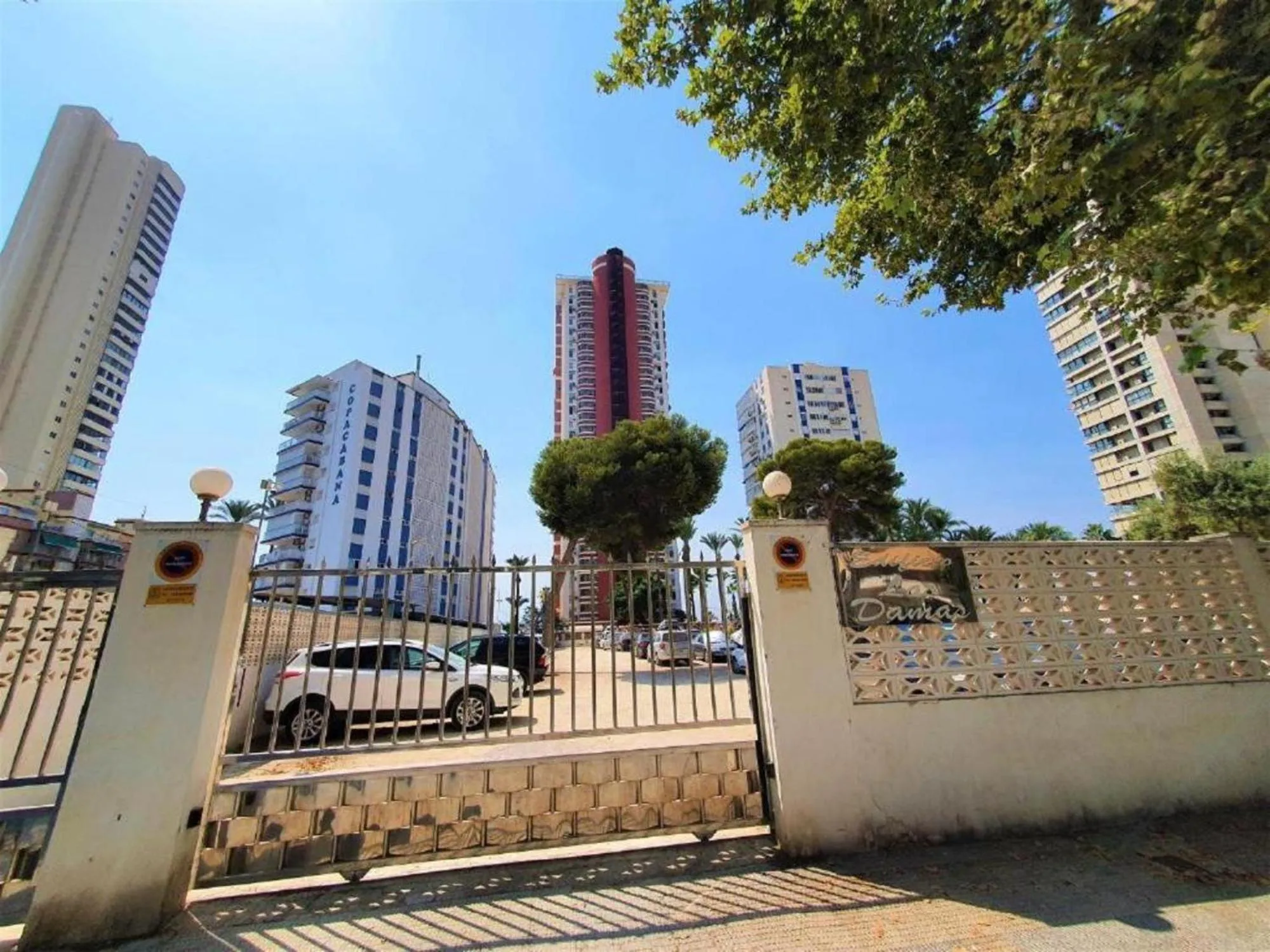 Parking in Las Damas