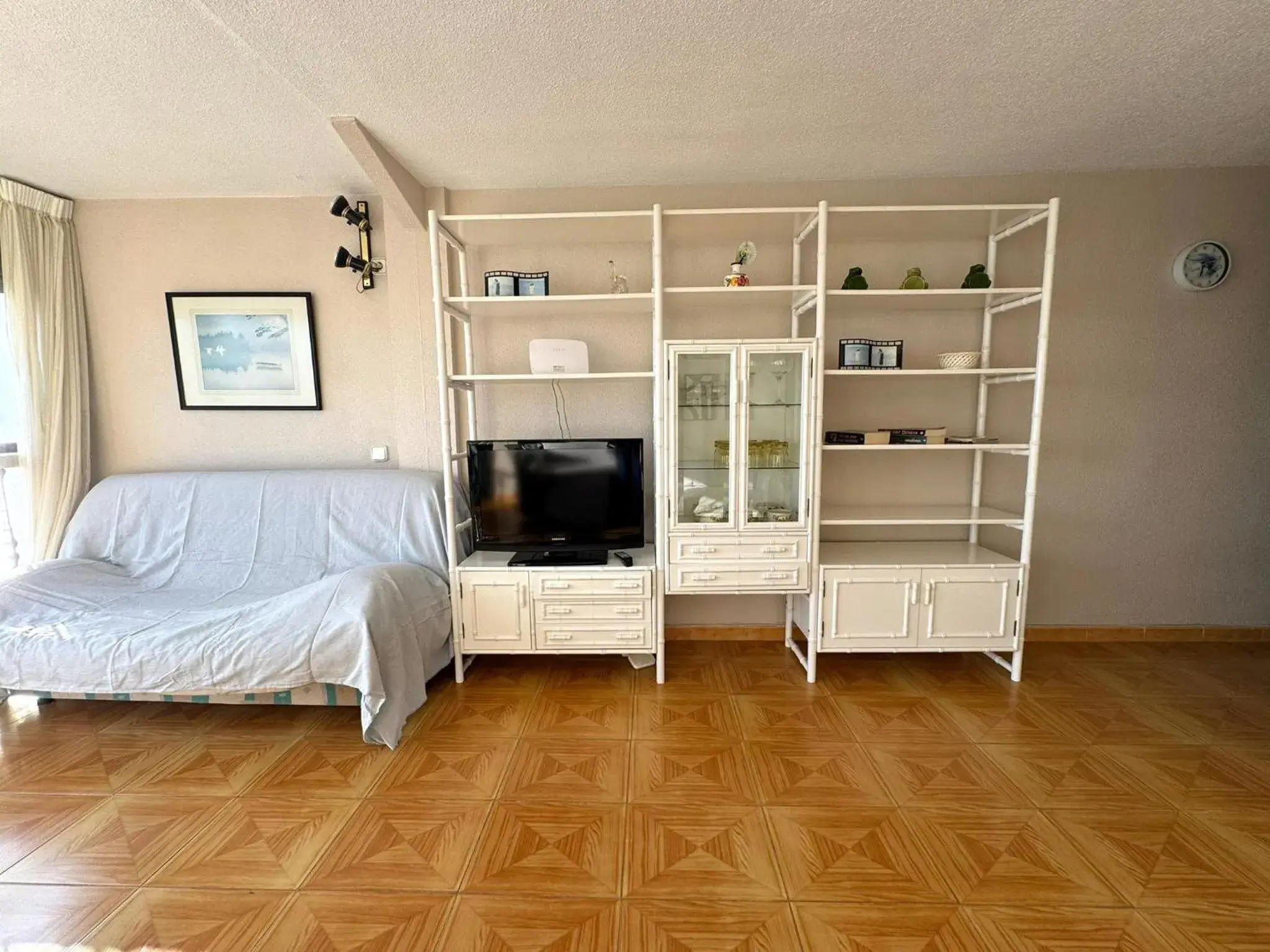 TV and multimedia, Bed in Las Damas TV and multimedia, Bed in Las Damas