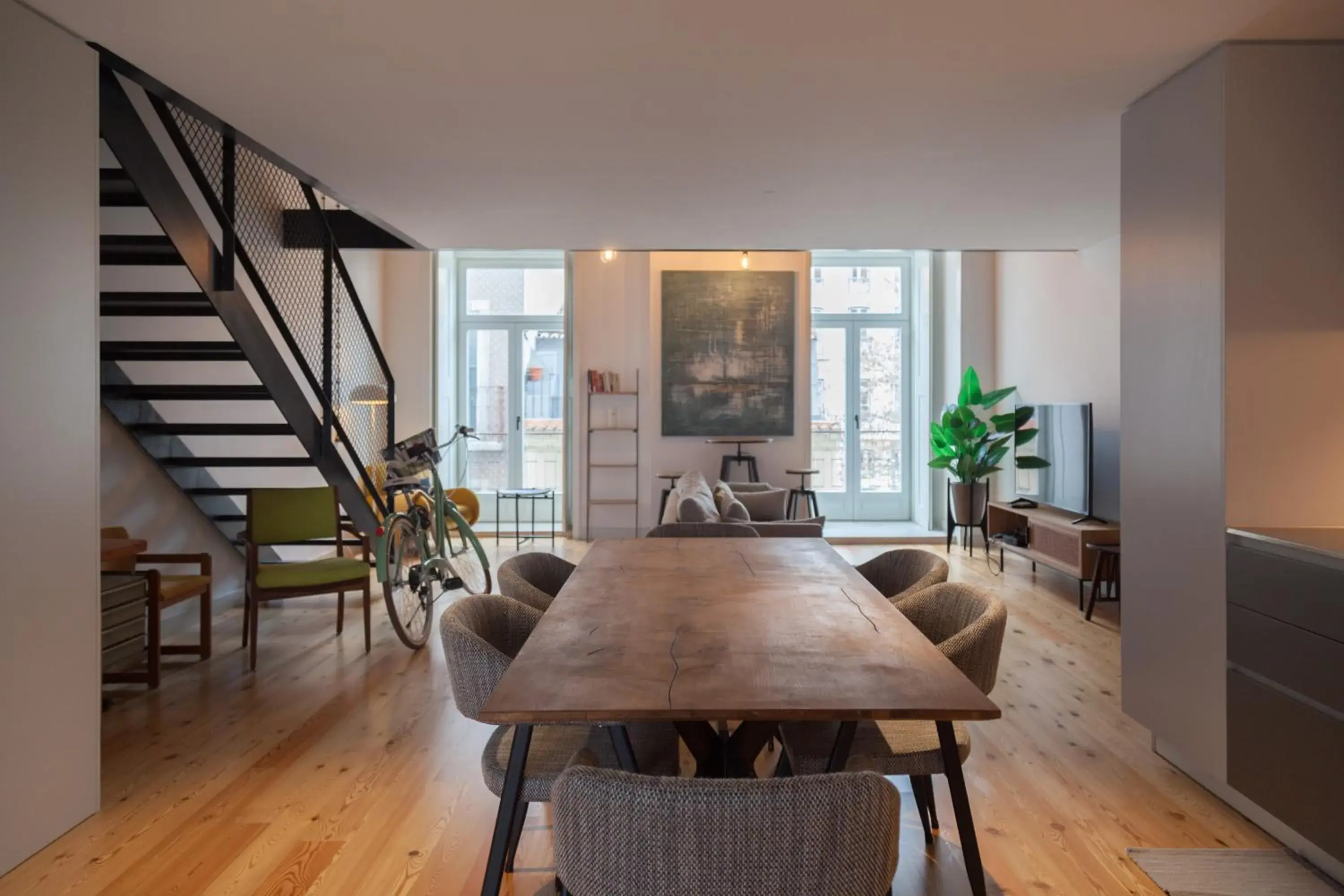 FLH Intendente Fashion Mezzanine with Balcony FLH Intendente Fashion Mezzanine with Balcony