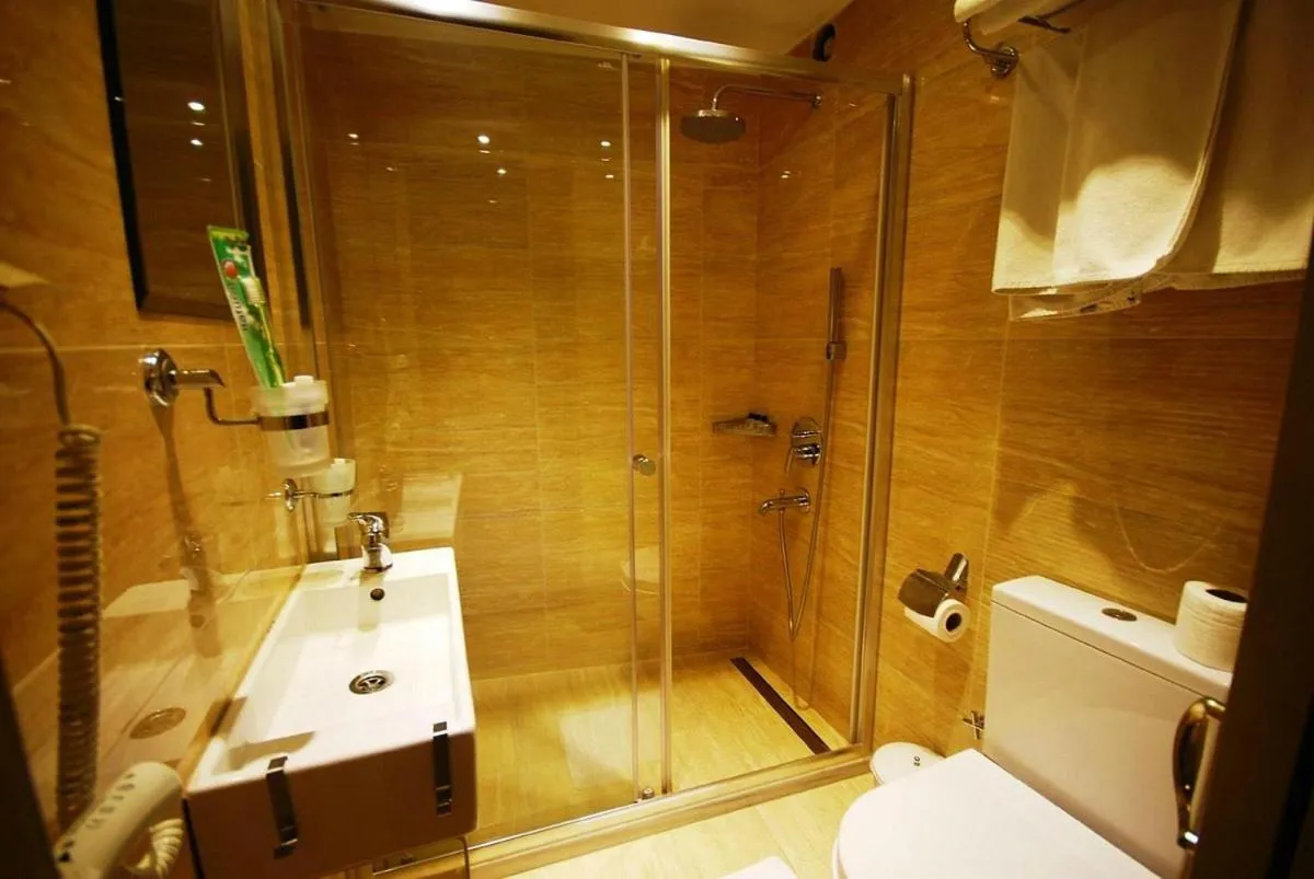 Bathroom in deniz otel
