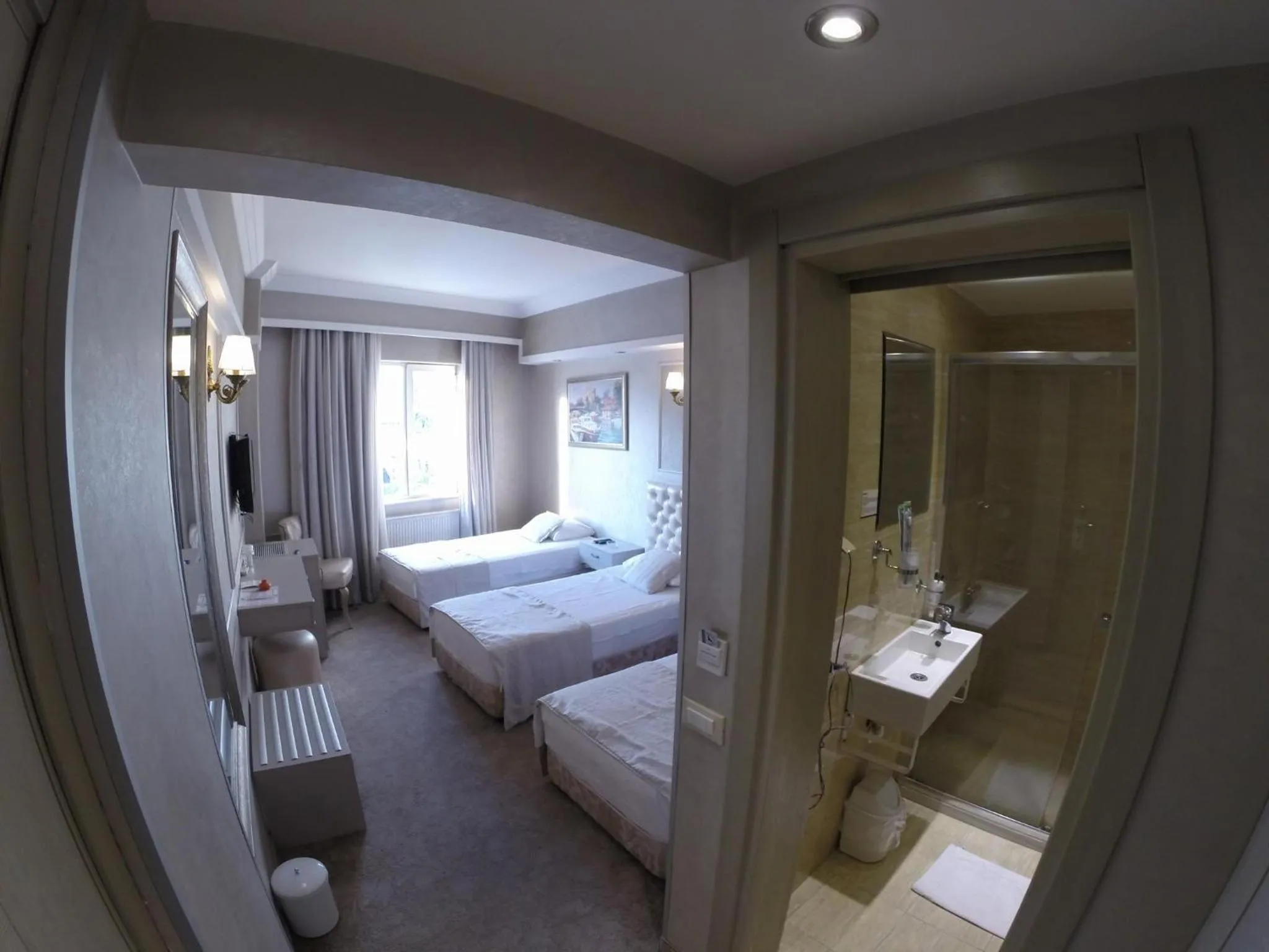 Bathroom, Bed in deniz otel