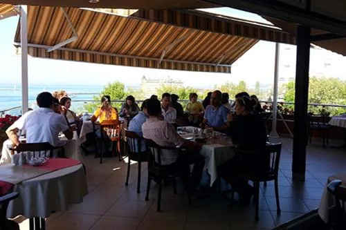 Restaurant/places to eat in deniz otel