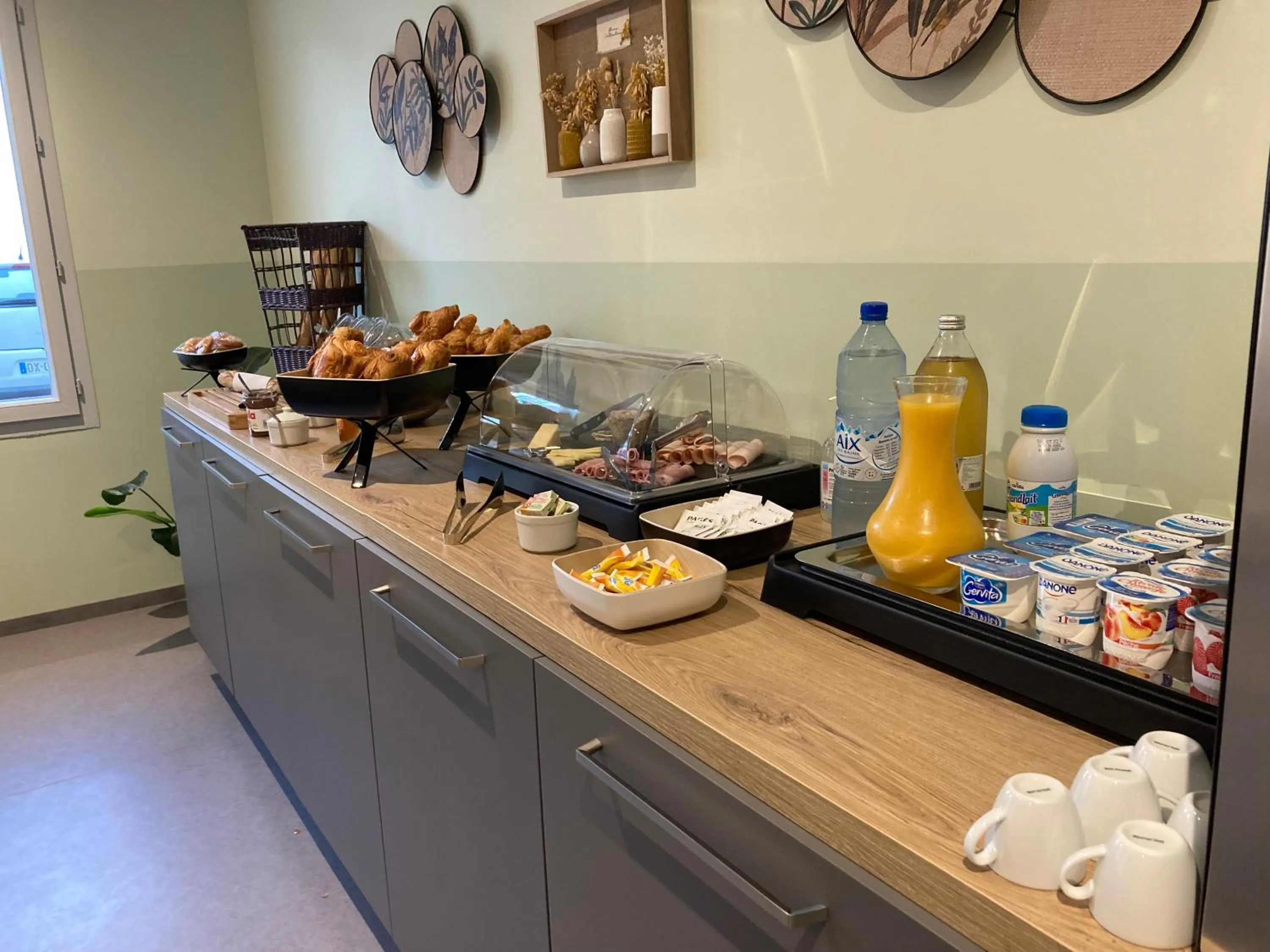 Breakfast in Hôtel de la Tour