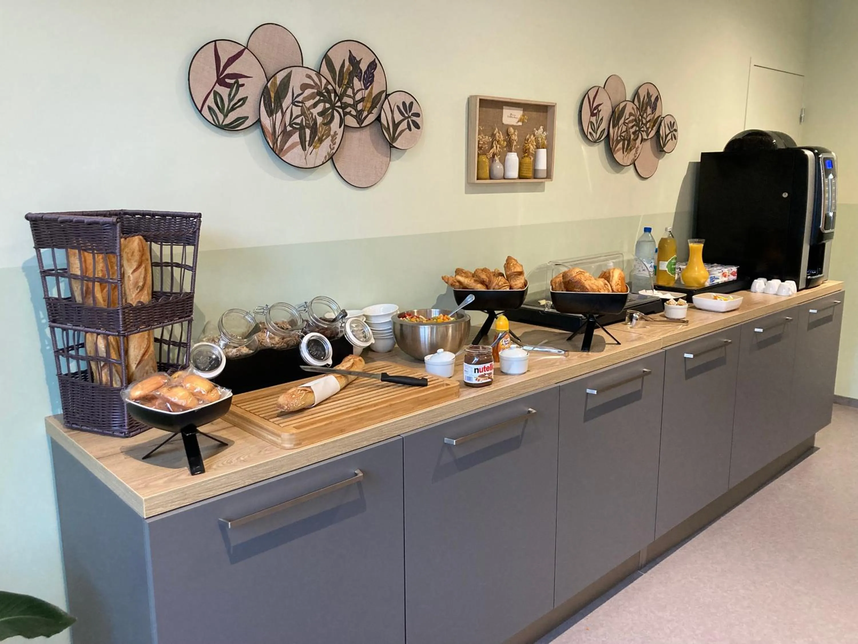 Breakfast in Hôtel de la Tour