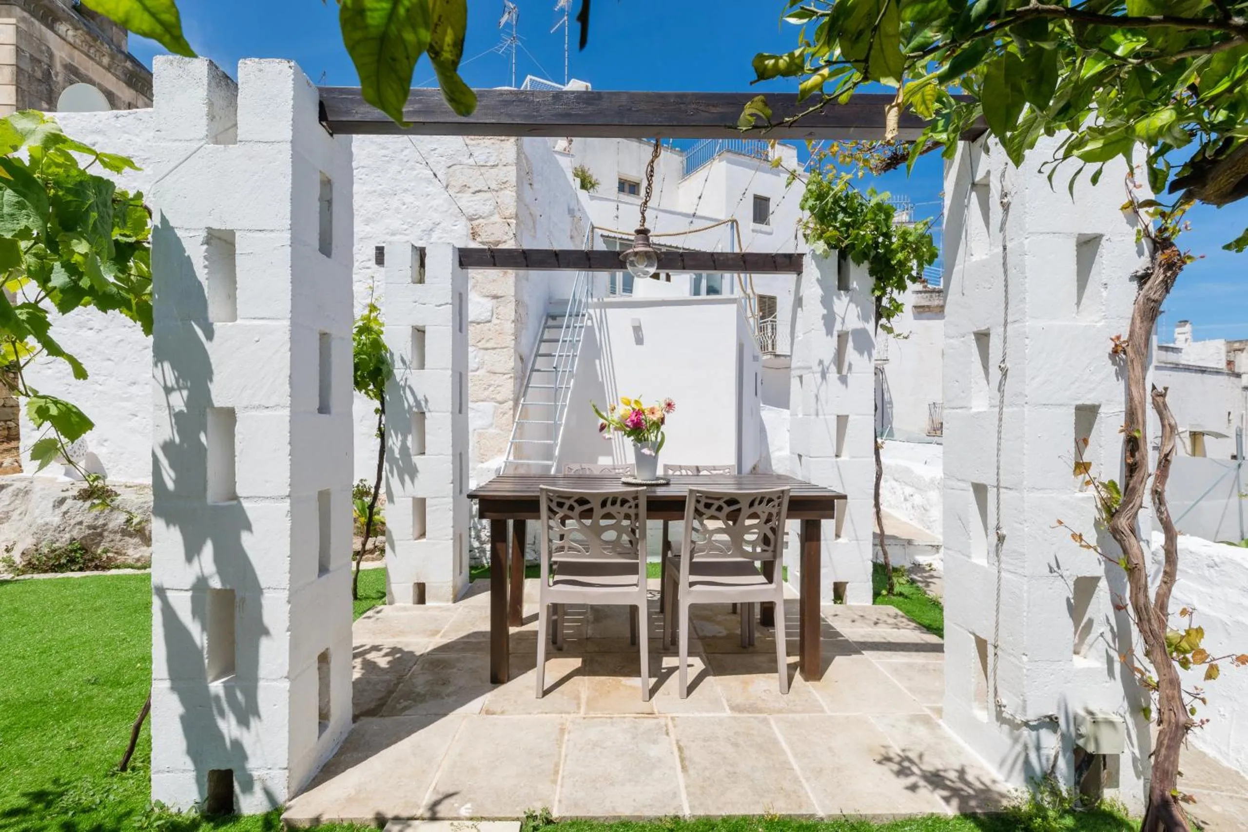 Campanile Apartment with terrace by Wonderful Italy