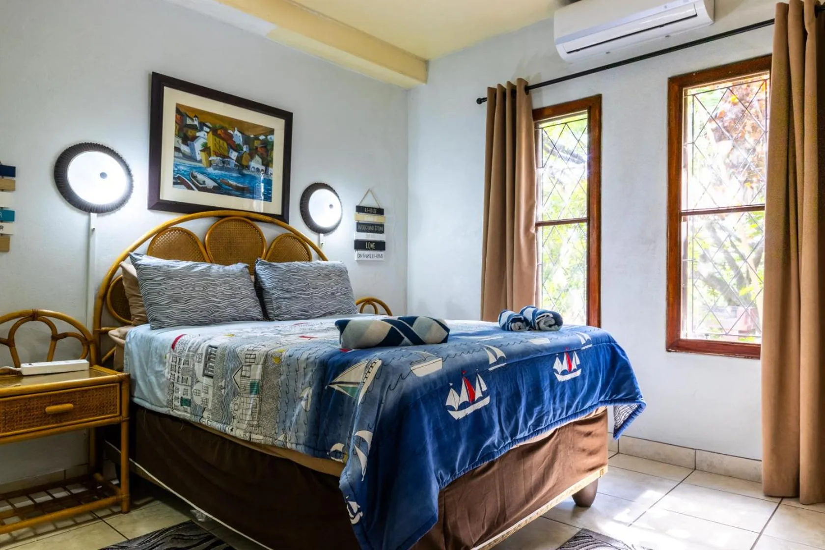 Bedroom, Bed in The Bridge 38