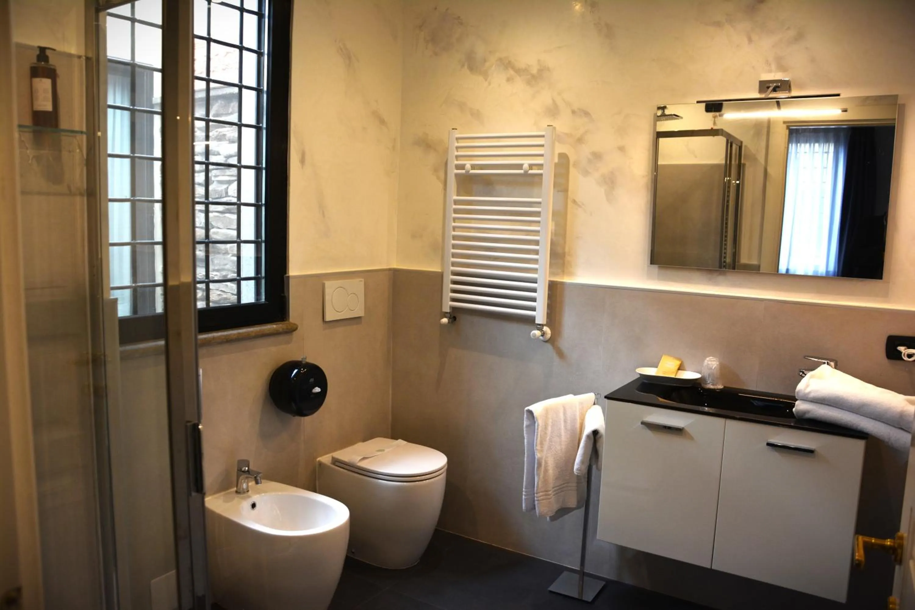 Bathroom in Gemelli Hotel