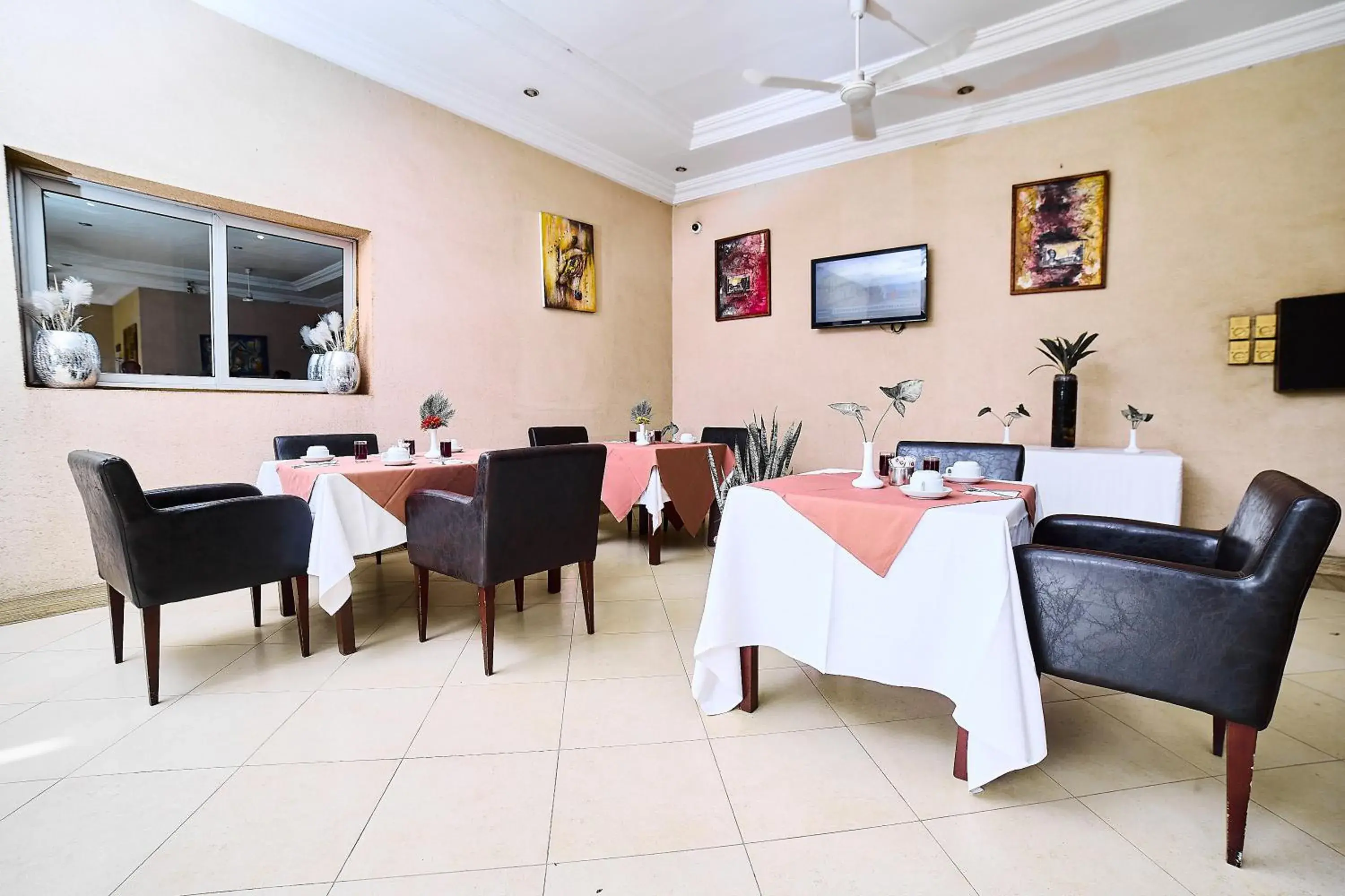 Restaurant/places to eat in Dunia Hotel Bamako Centre Restaurant/places to eat in Dunia Hotel Bamako Centre