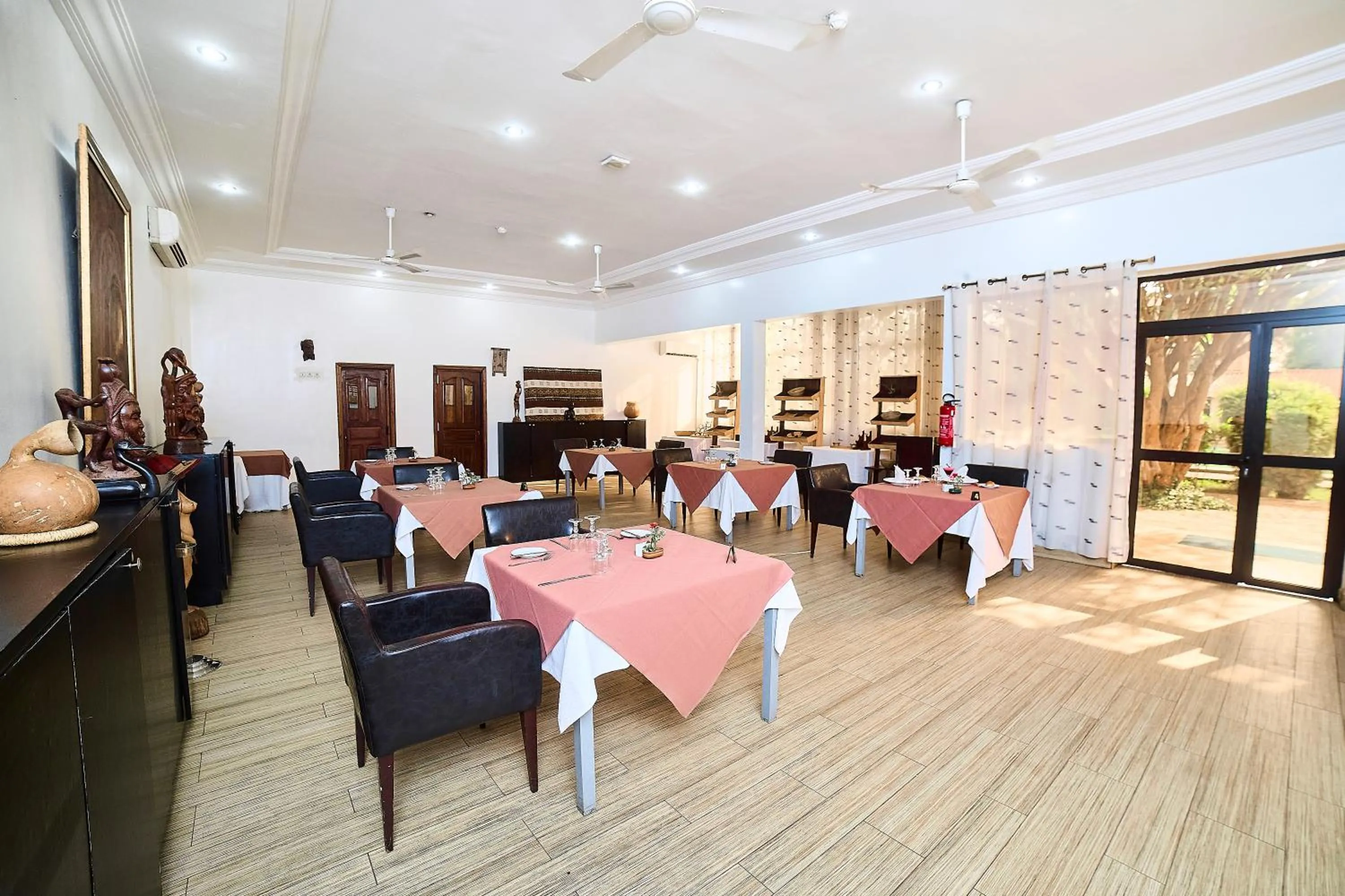 Restaurant/places to eat in Dunia Hotel Bamako Centre