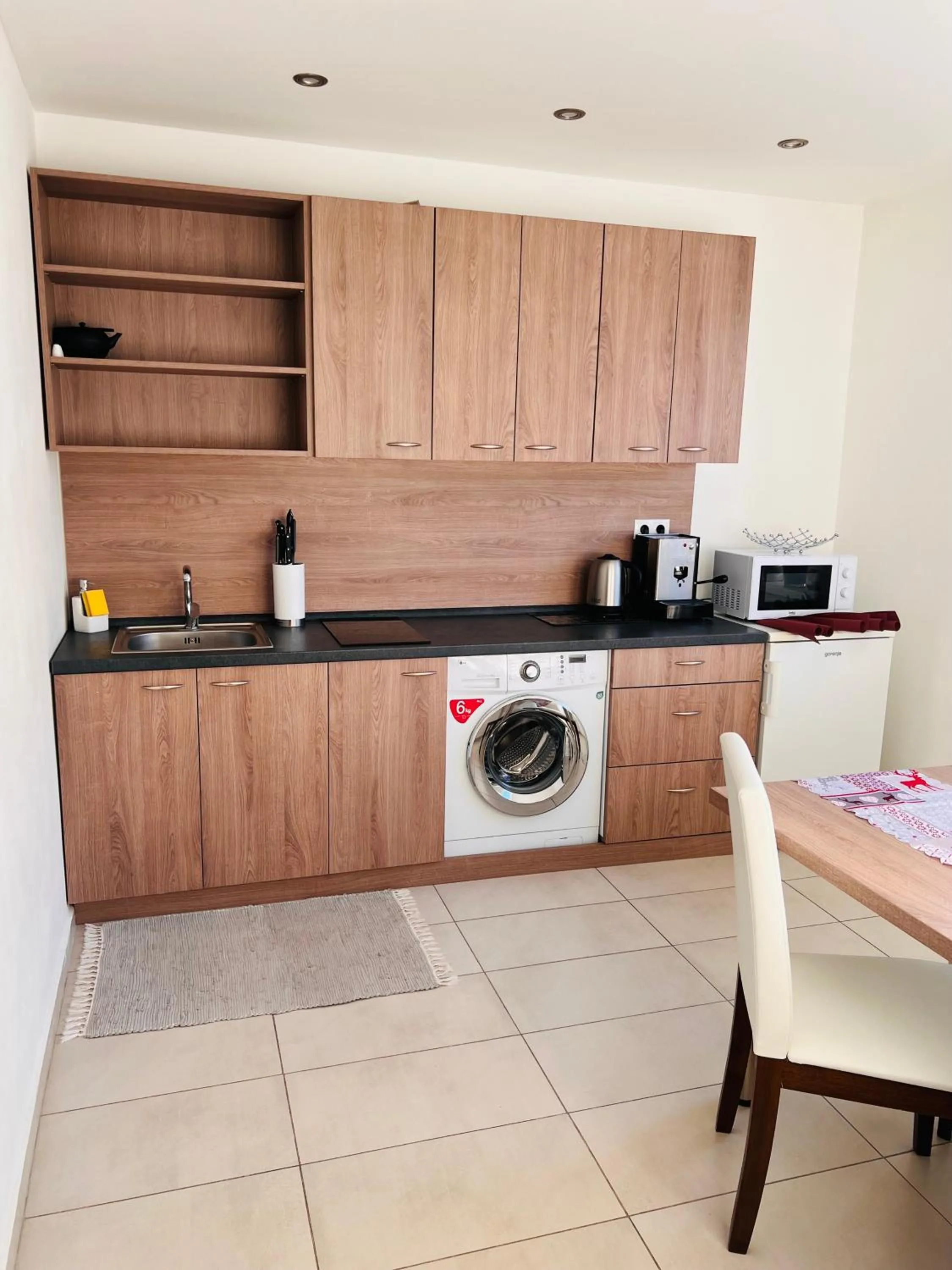 Kitchen or kitchenette in Sparrow apartmens - Vrabčia ulica 9, Košice