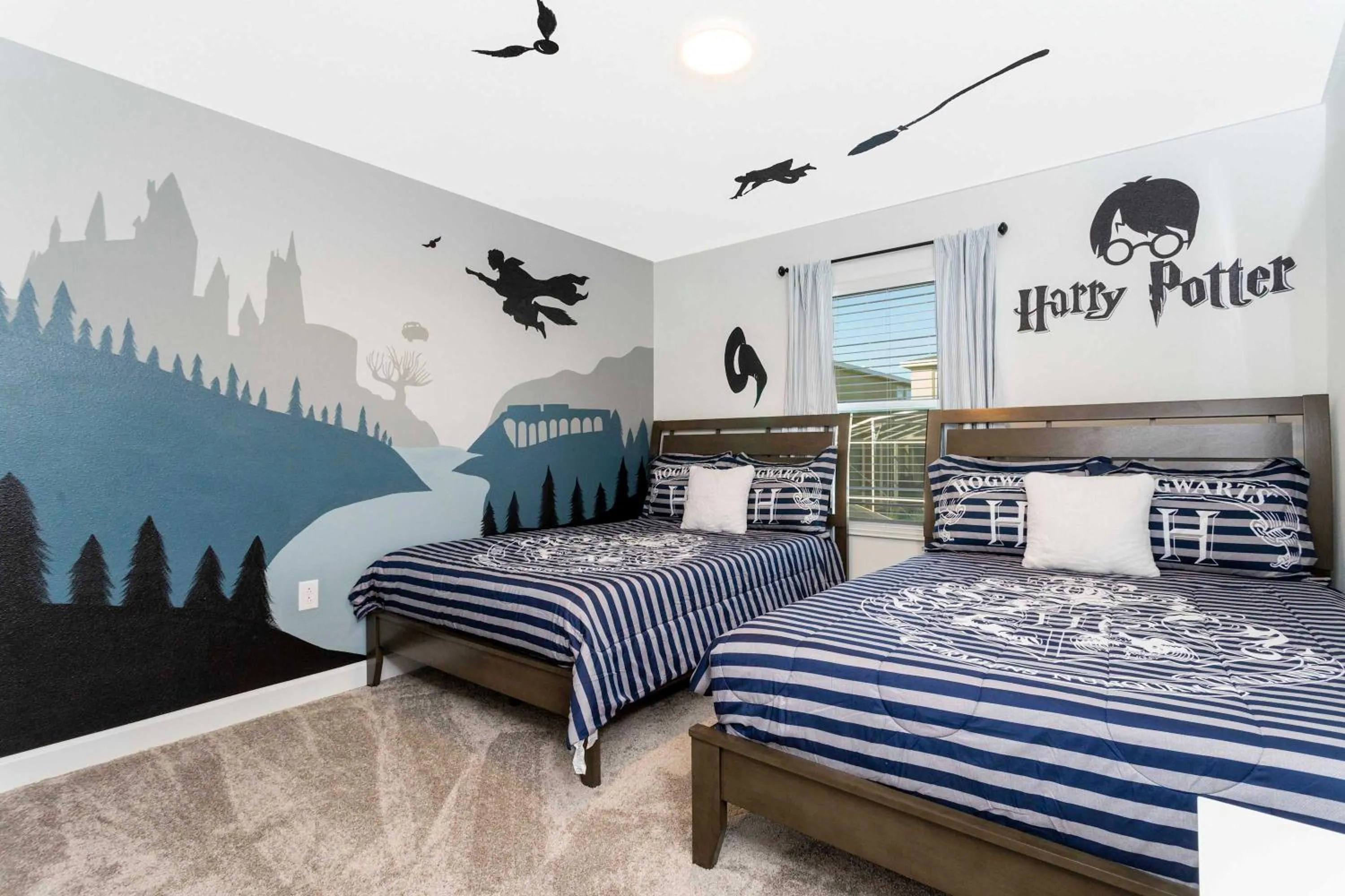 Bed in Splendid 4 Bd w/ Pool Close to Disney @ Champions Gate 1006