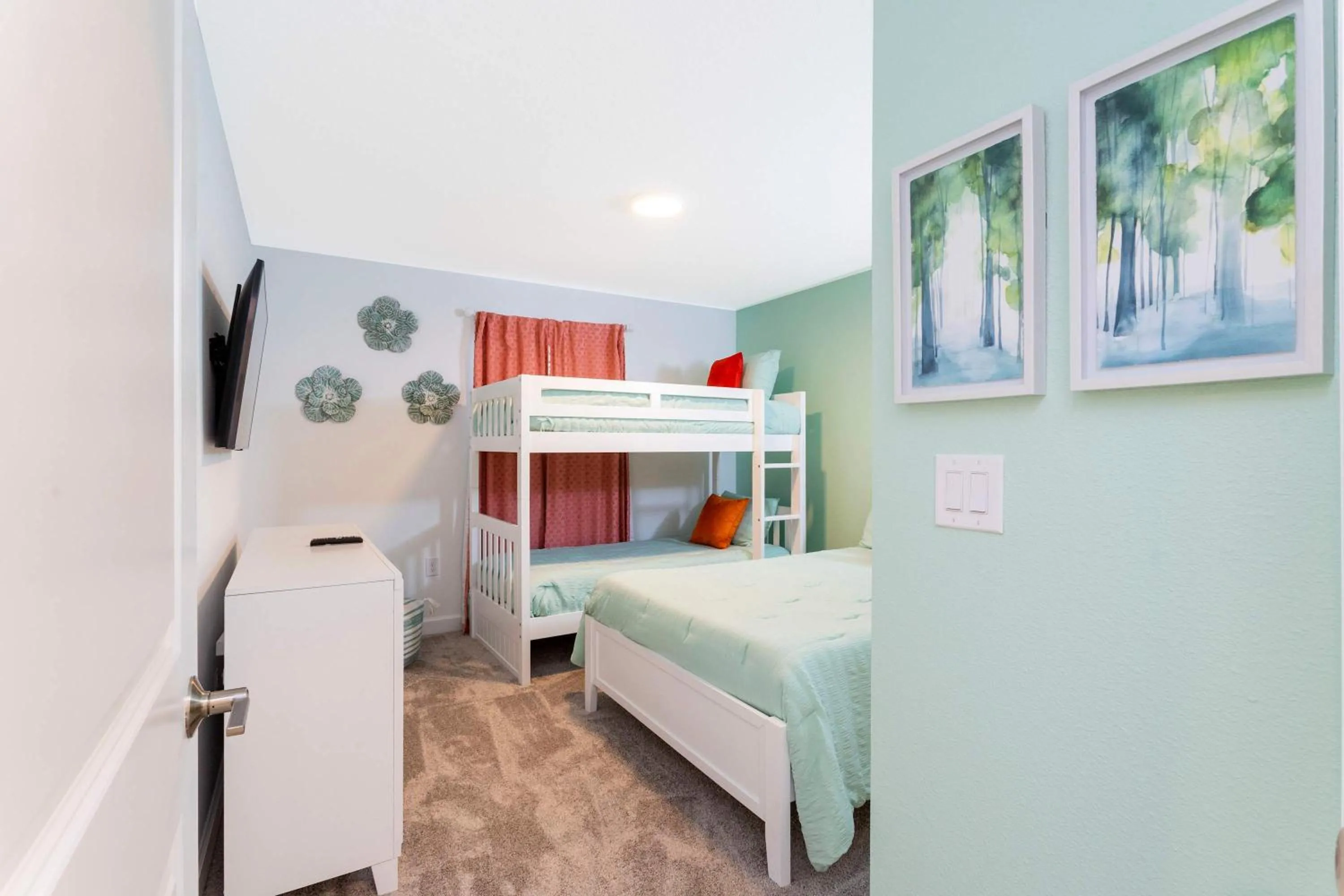 Bed in Splendid 4 Bd w/ Pool Close to Disney @ Champions Gate 1006