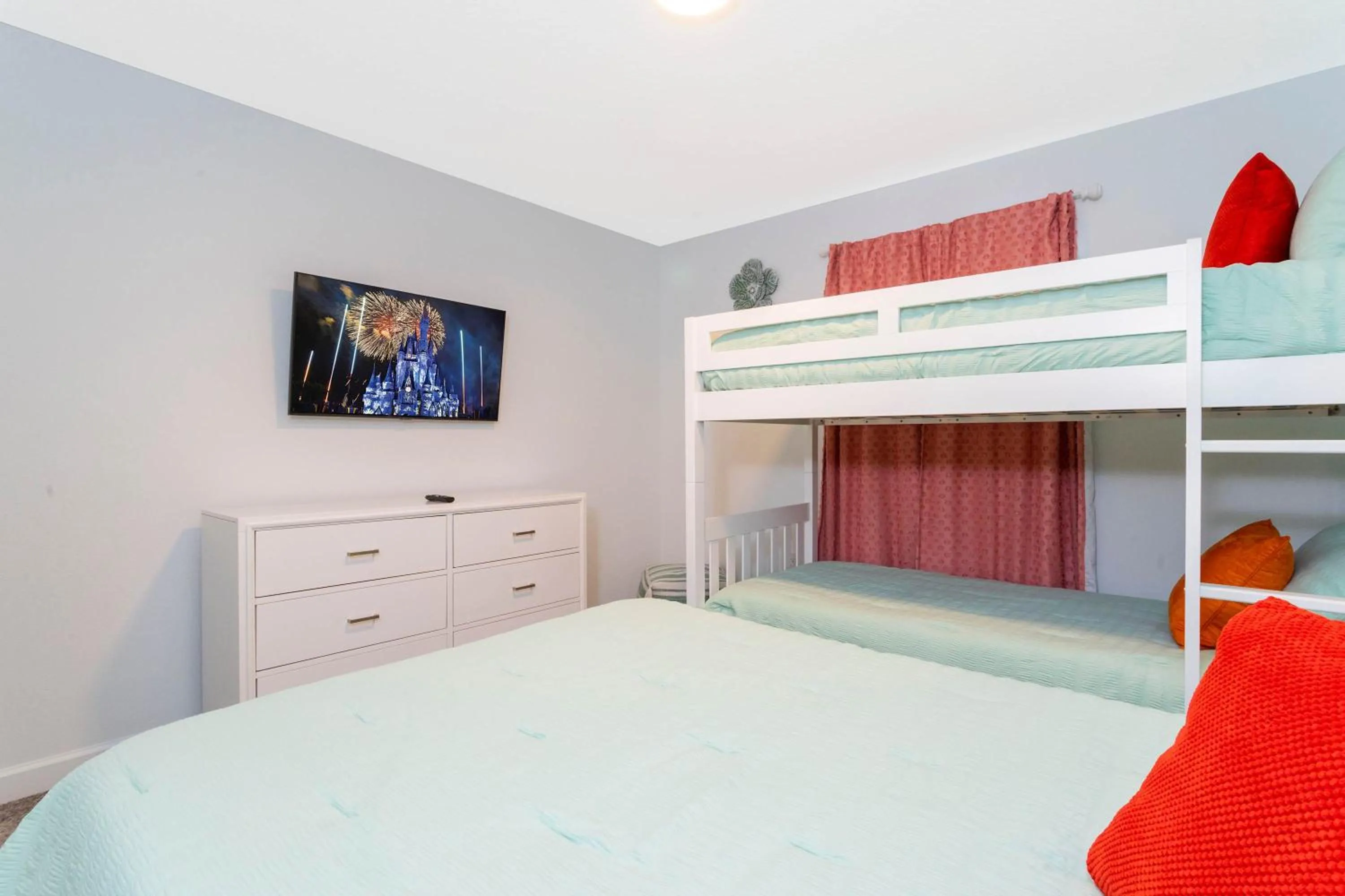 Bed in Splendid 4 Bd w/ Pool Close to Disney @ Champions Gate 1006