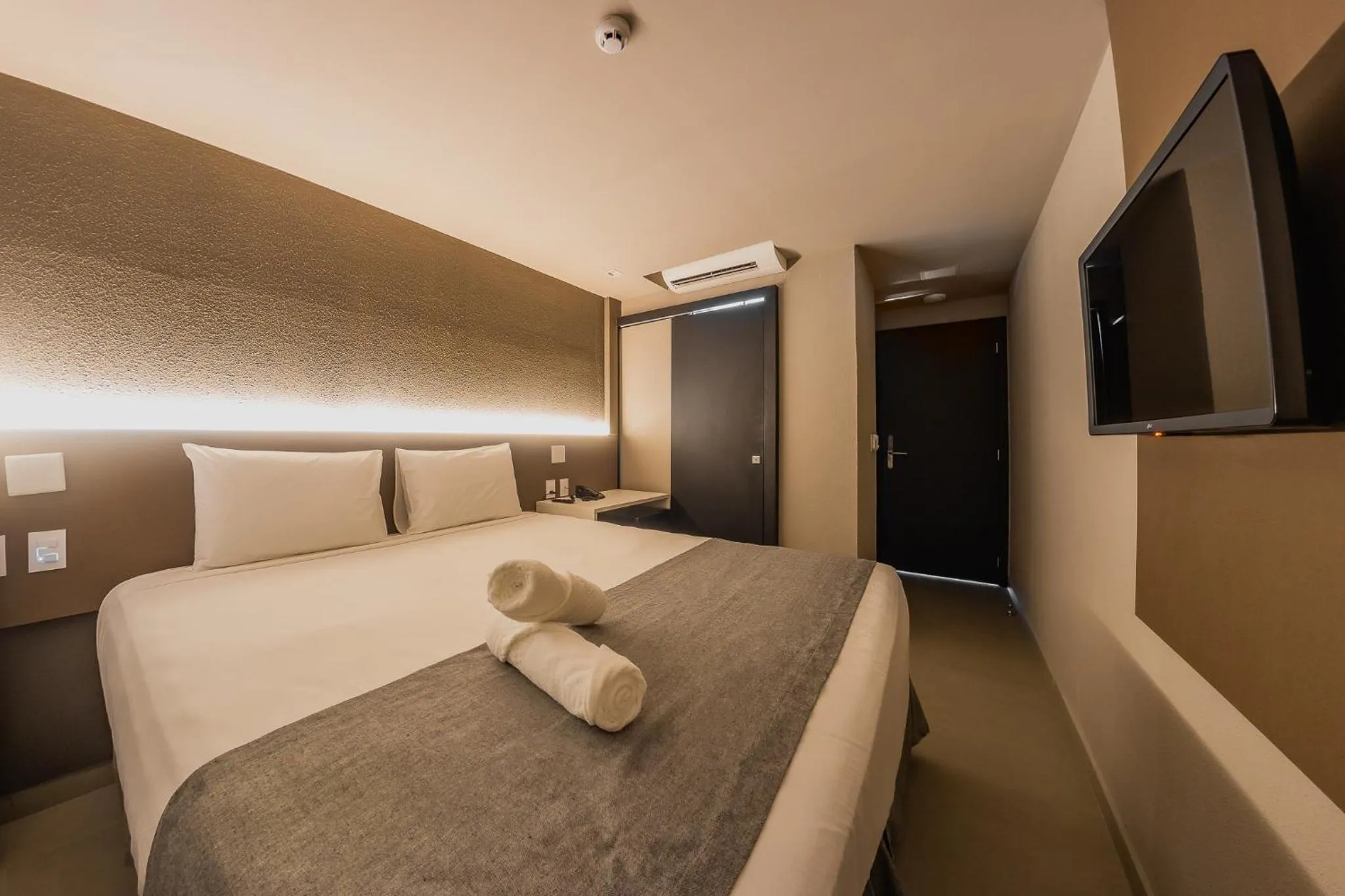 Bedroom, Bed in Saint Patrick Grand Hotel