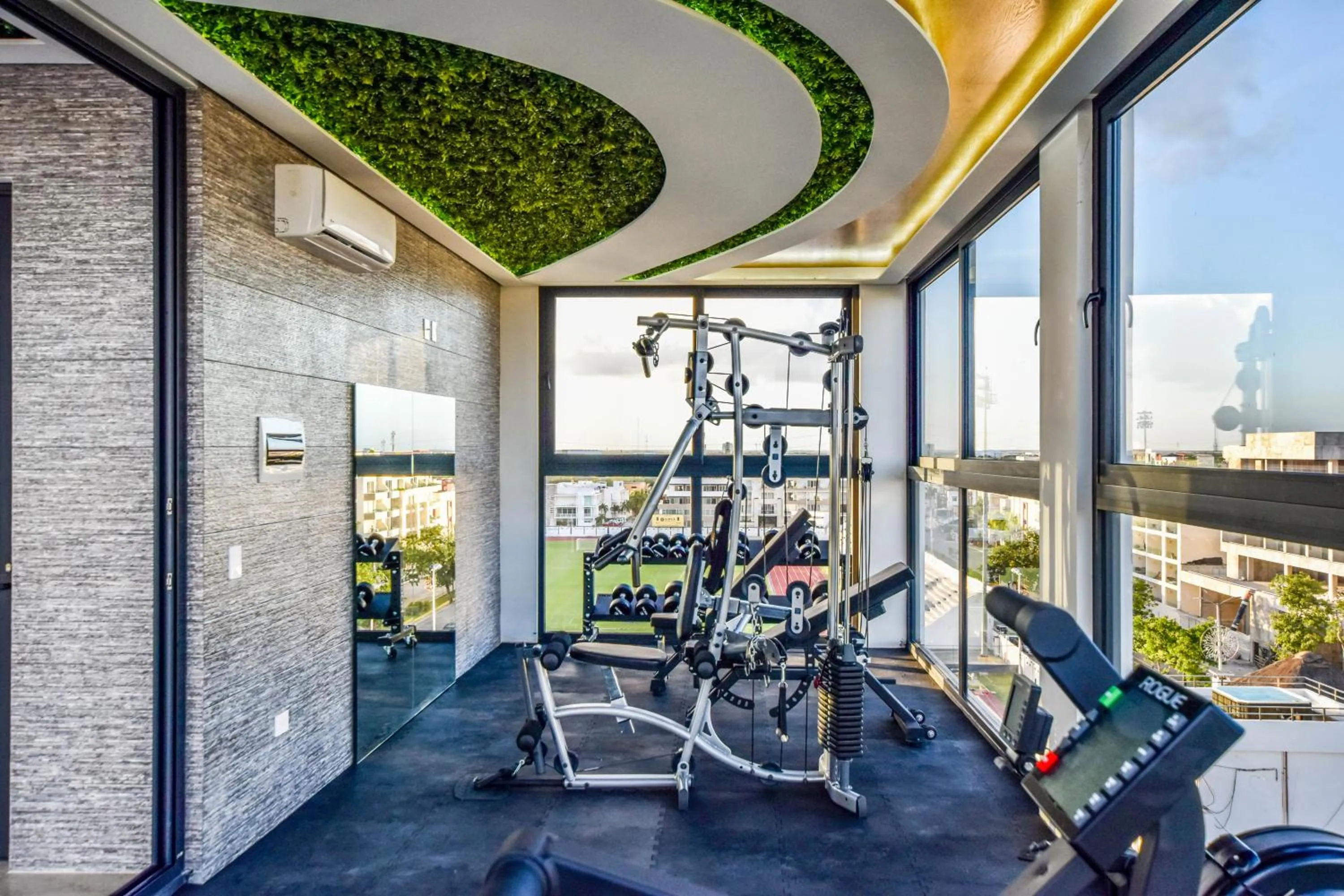 Fitness centre/facilities in Lil town Menesse by Casago