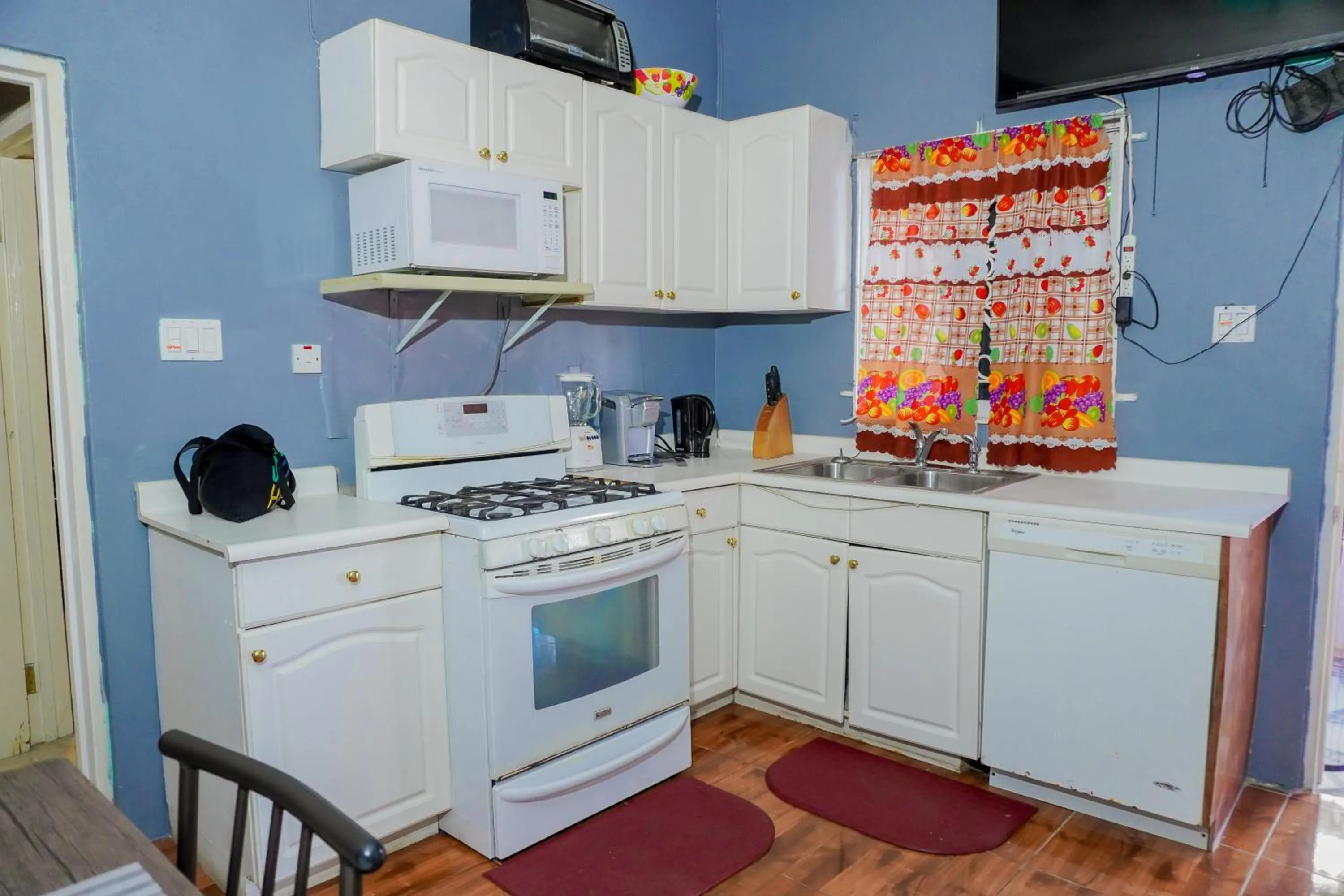 A taste of Jamaica Lavern’s Place