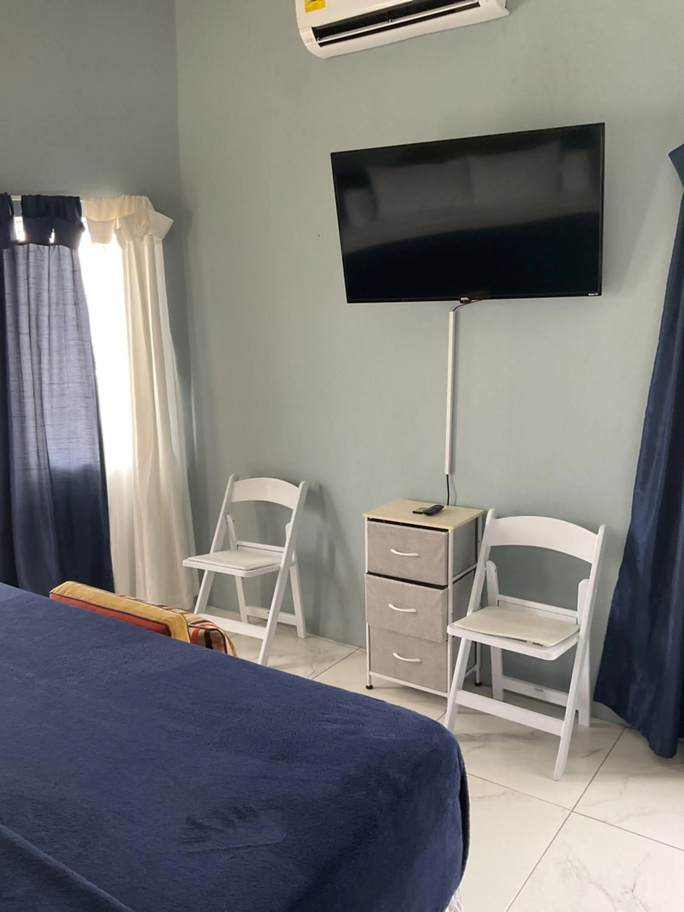 Bed in A taste of Jamaica Lavern’s Place