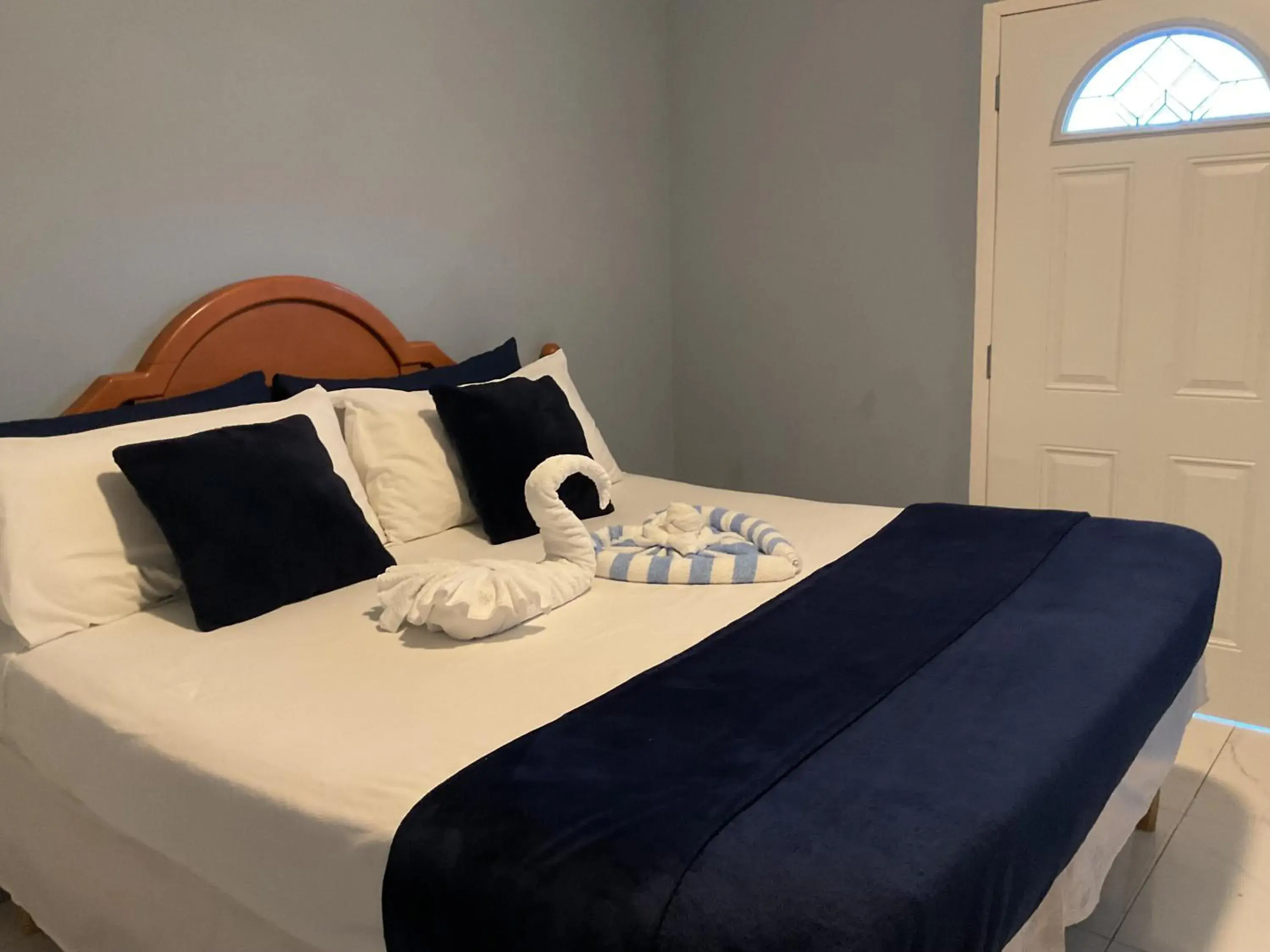 Deluxe King Studio in A taste of Jamaica Lavern’s Place Deluxe King Studio in A taste of Jamaica Lavern’s Place