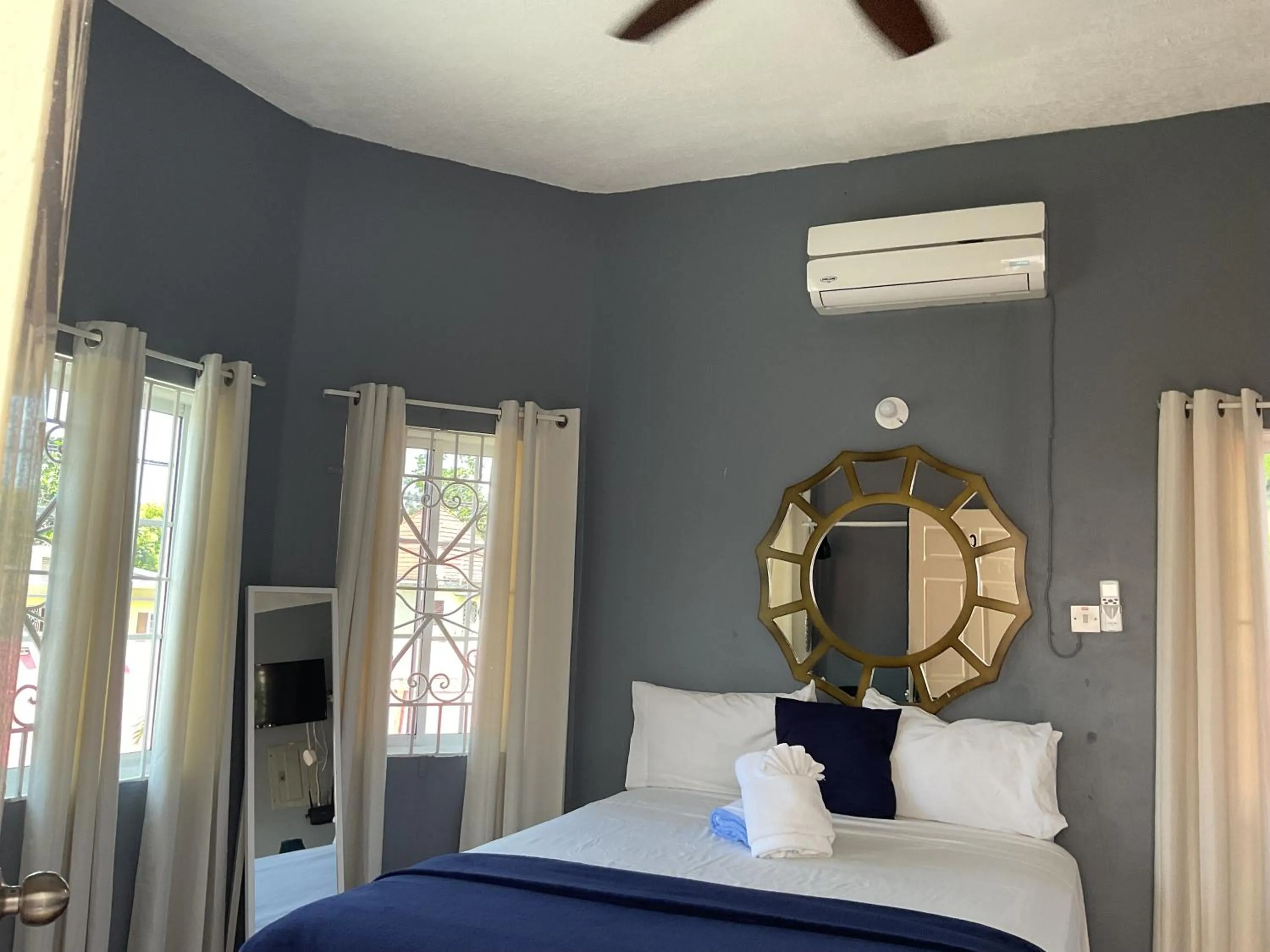 Bed in A taste of Jamaica Lavern’s Place