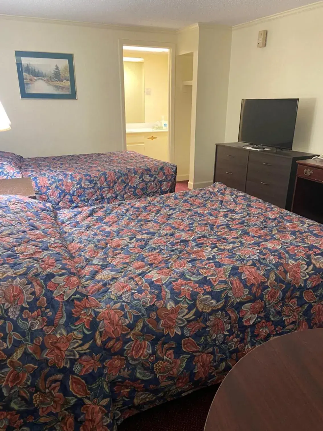 Photo of the whole room, Bed in Corbin Inn Photo of the whole room, Bed in Corbin Inn