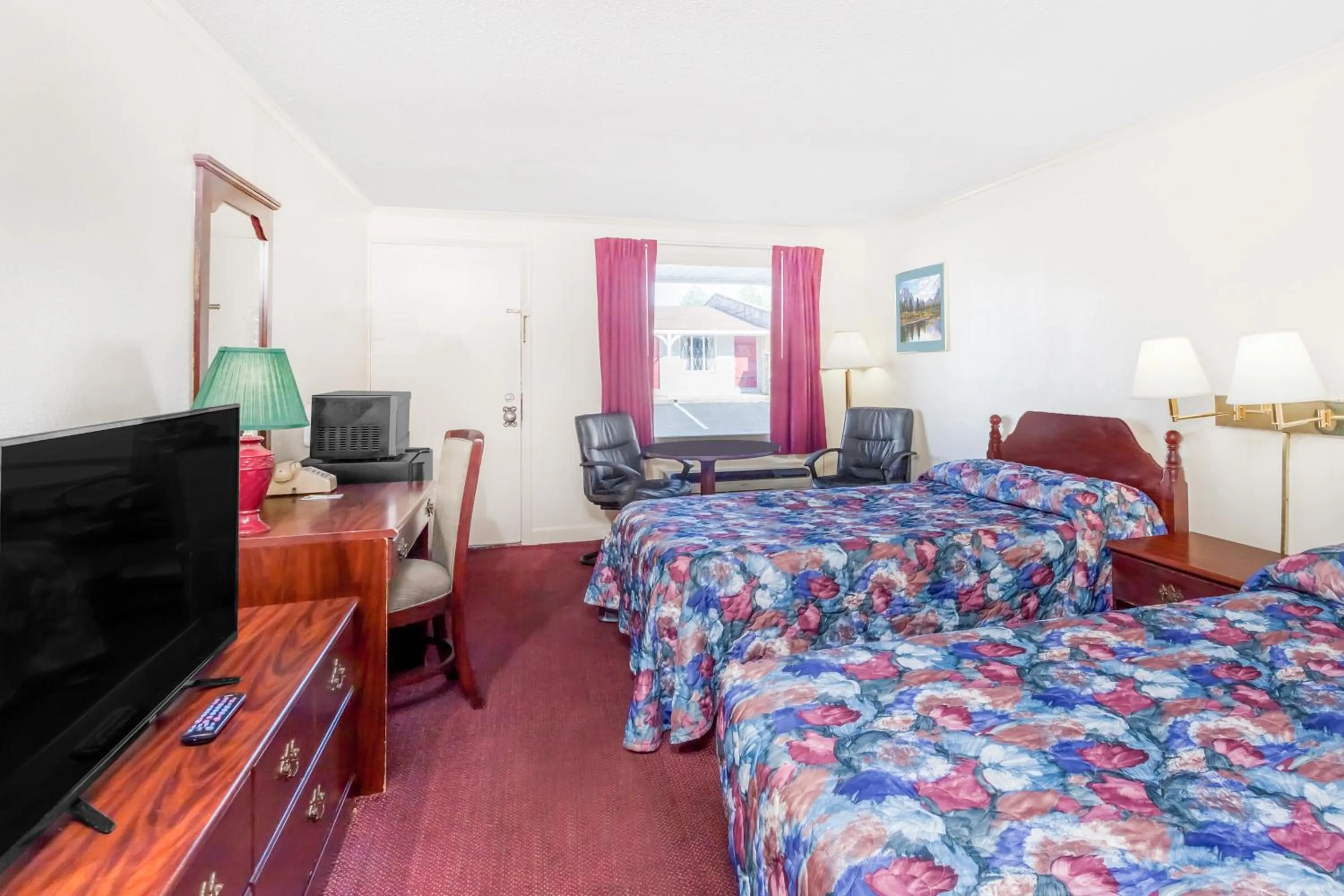 Photo of the whole room, Bed in Corbin Inn