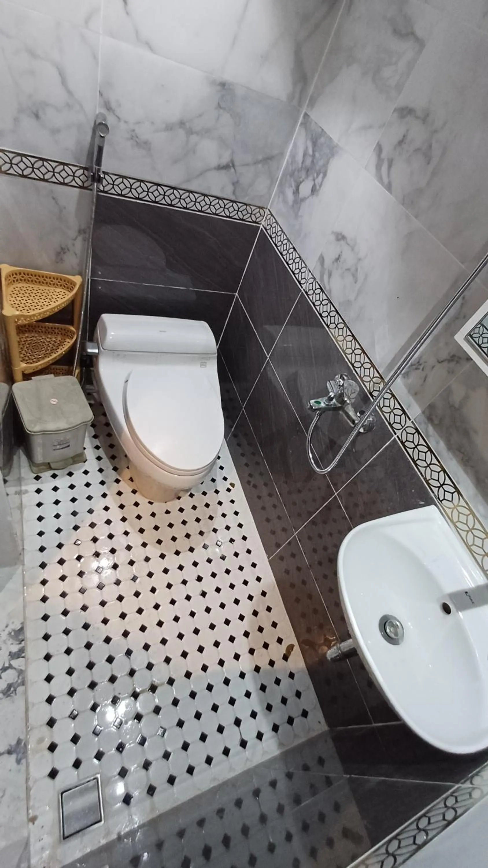 Shower in Homestay Hostel Apartment Minh Lộc