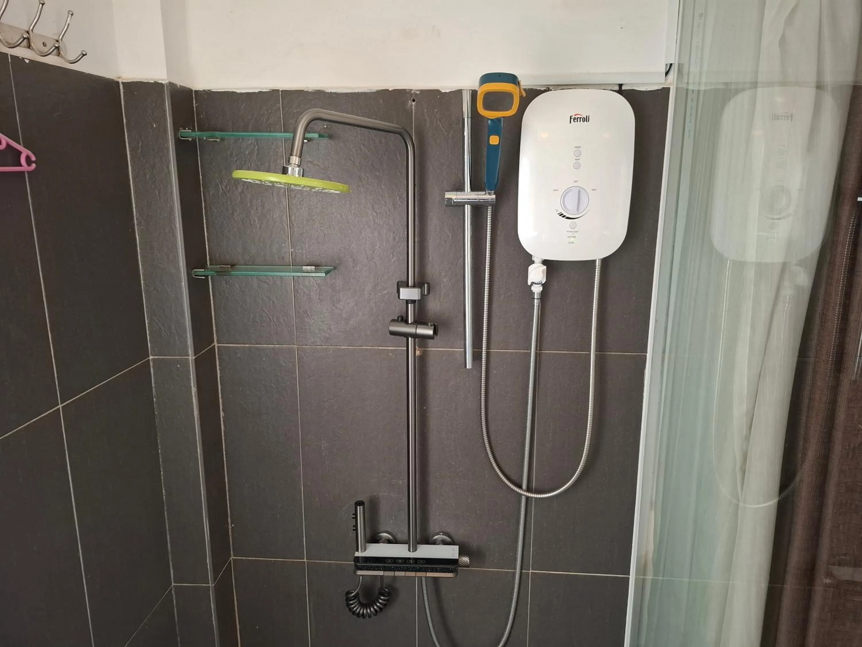 Shower in Homestay Hostel Apartment Minh Lộc