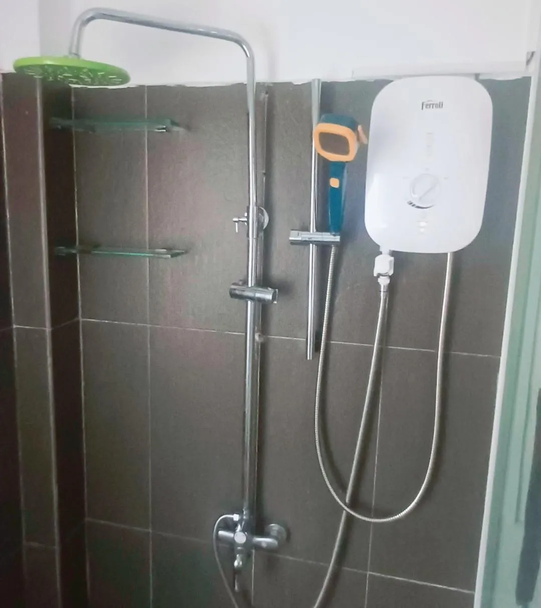 Shower in Homestay Hostel Apartment Minh Lộc