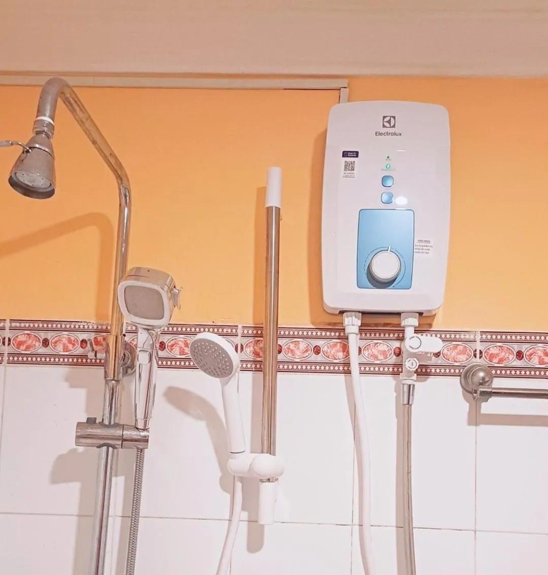 Shower in Homestay Hostel Apartment Minh Lộc
