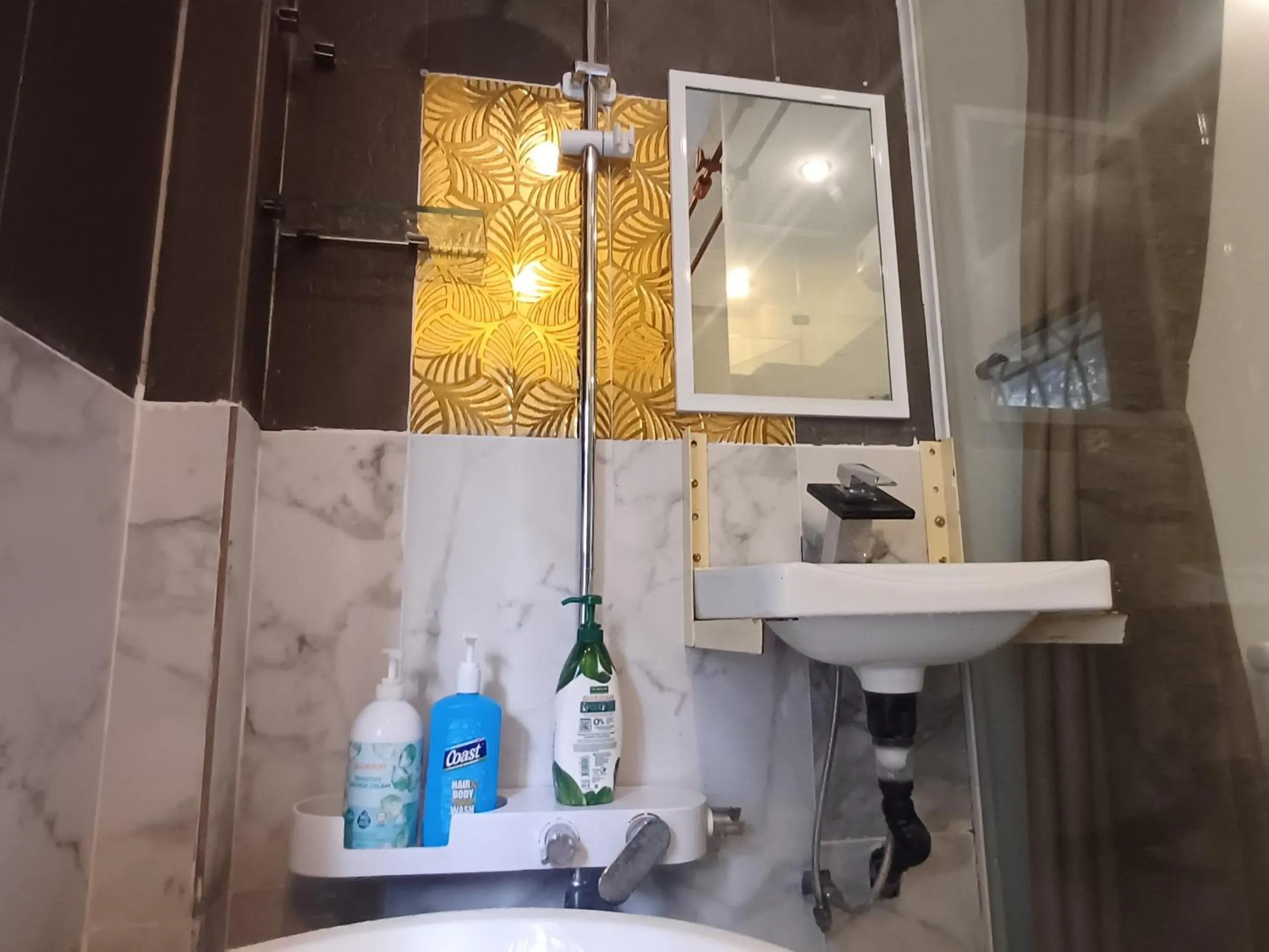 Shower in Homestay Hostel Apartment Minh Lộc