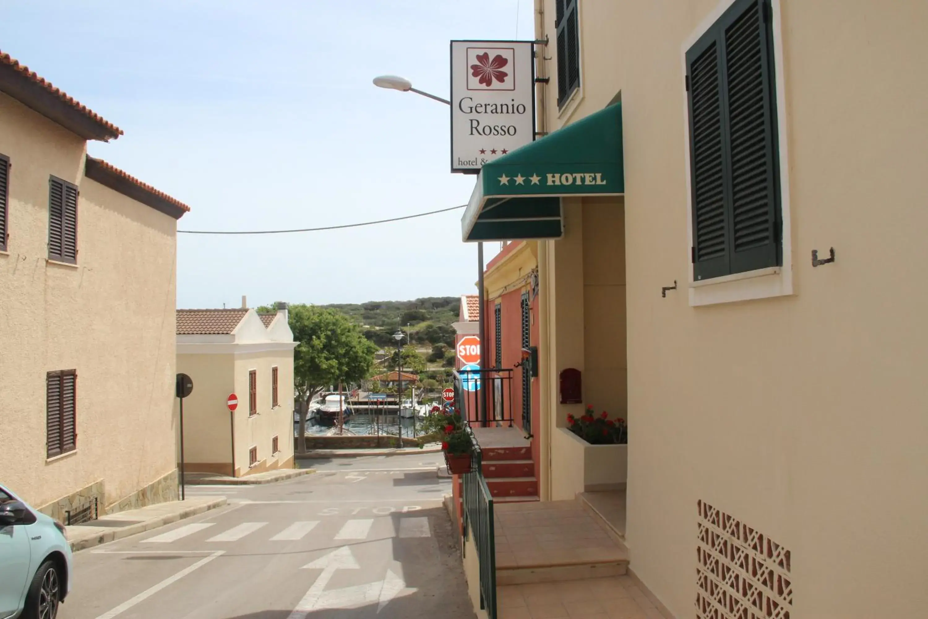 Deluxe Double Room with Extra Bed in Hotel Geranio Rosso Deluxe Double Room with Extra Bed in Hotel Geranio Rosso